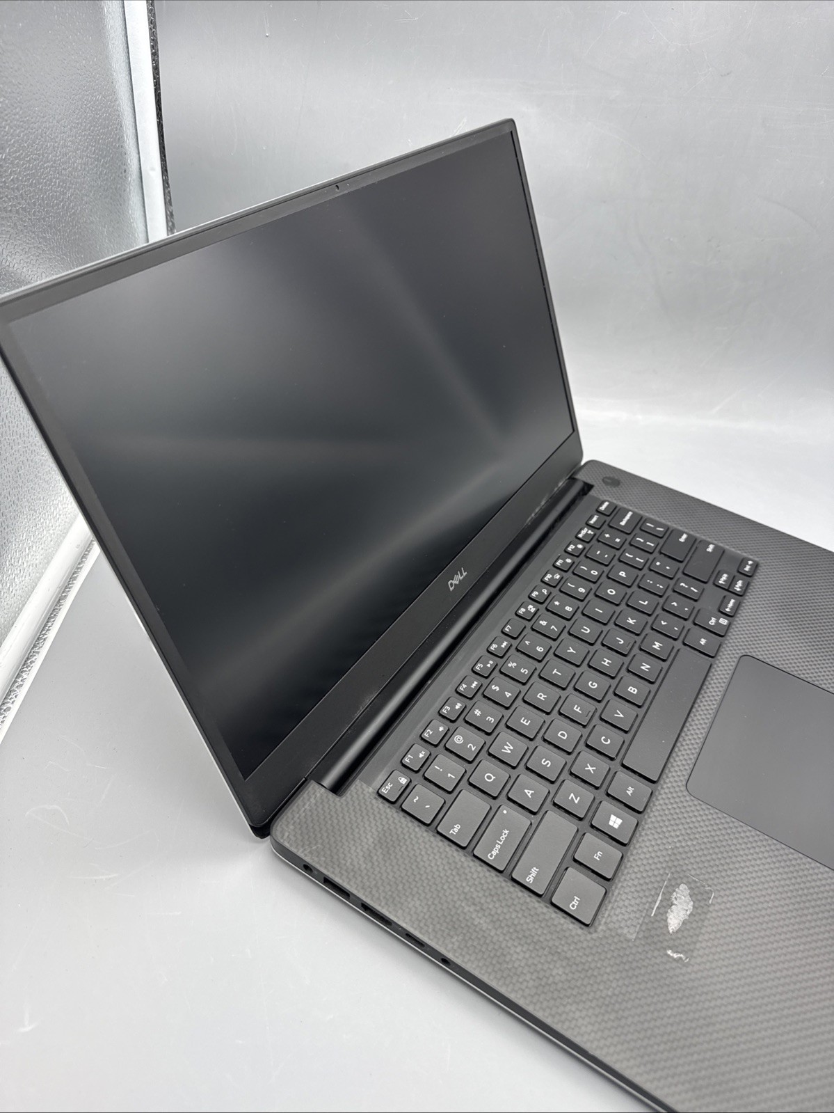 Dell Precision 5540 15.6″ i7-9850H 2.6GHz 40 GB RAM, NO HDD/Os