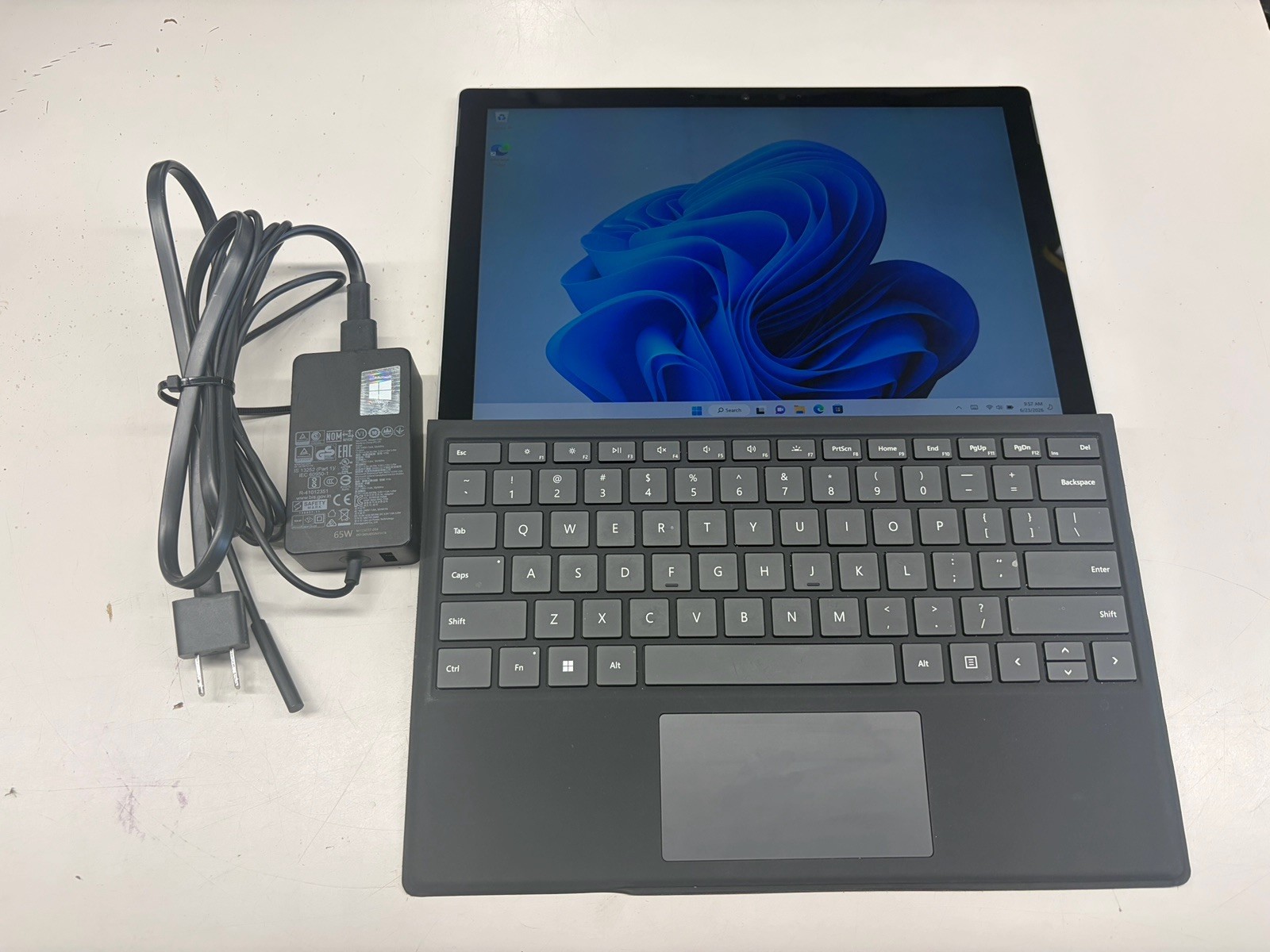 Microsoft Surface Pro 7+ 12.3″ – i5 2.40GHz/8GB/128GB w/Type Cover