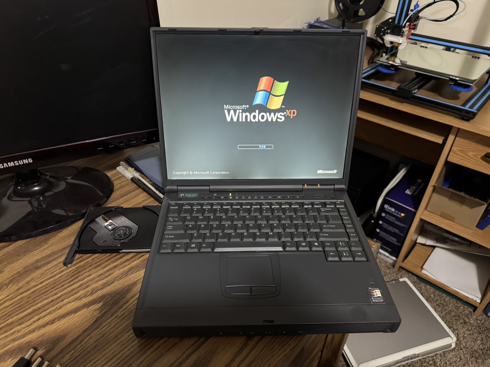 Gateway Solo Pro 9300 Tested Working – Boots Up Win XP
