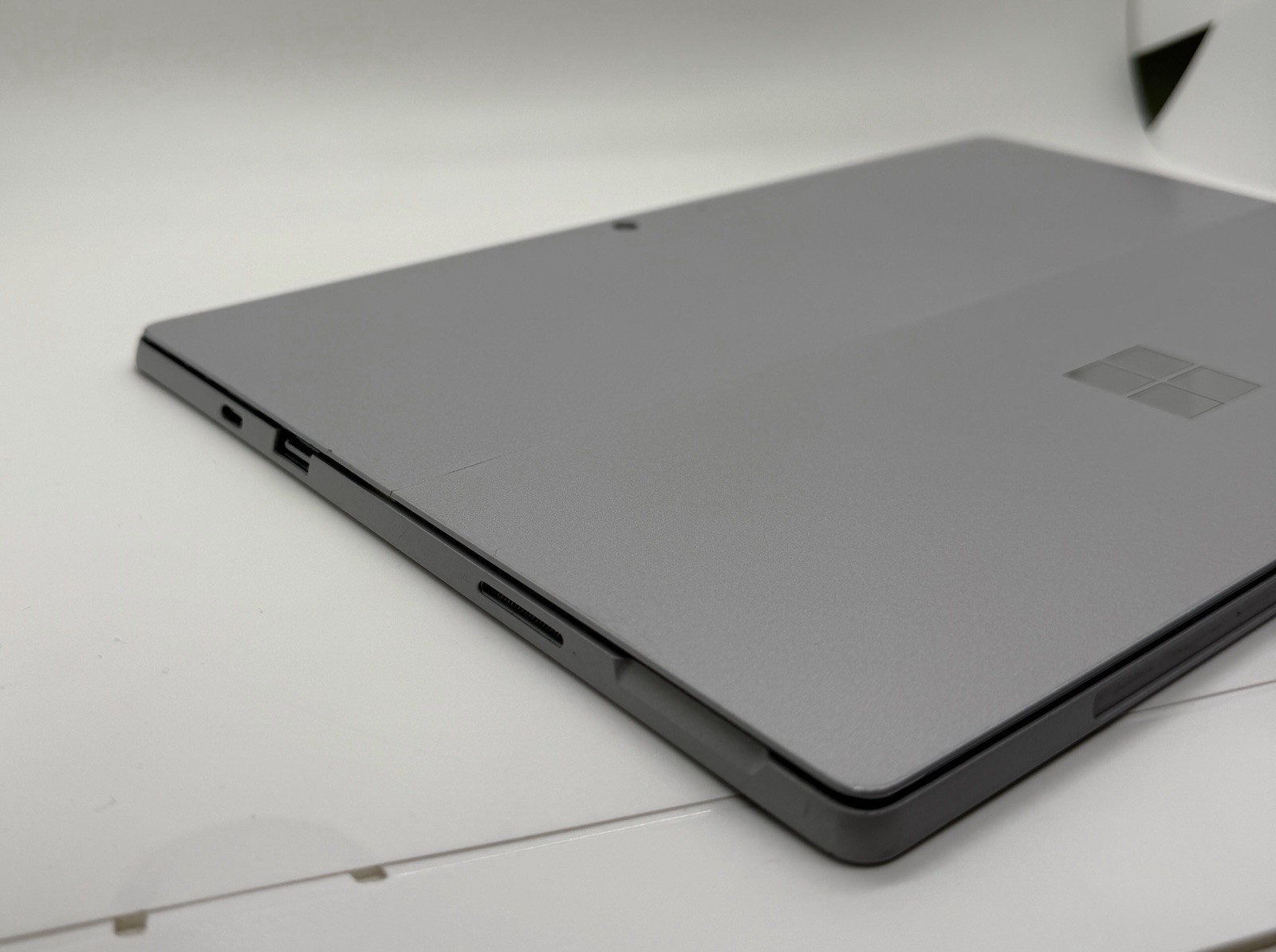 Microsoft Surface Pro 7 1866 13″ i3-1005G1 1.2GHz 4GB RAM 128GB SSD | READ