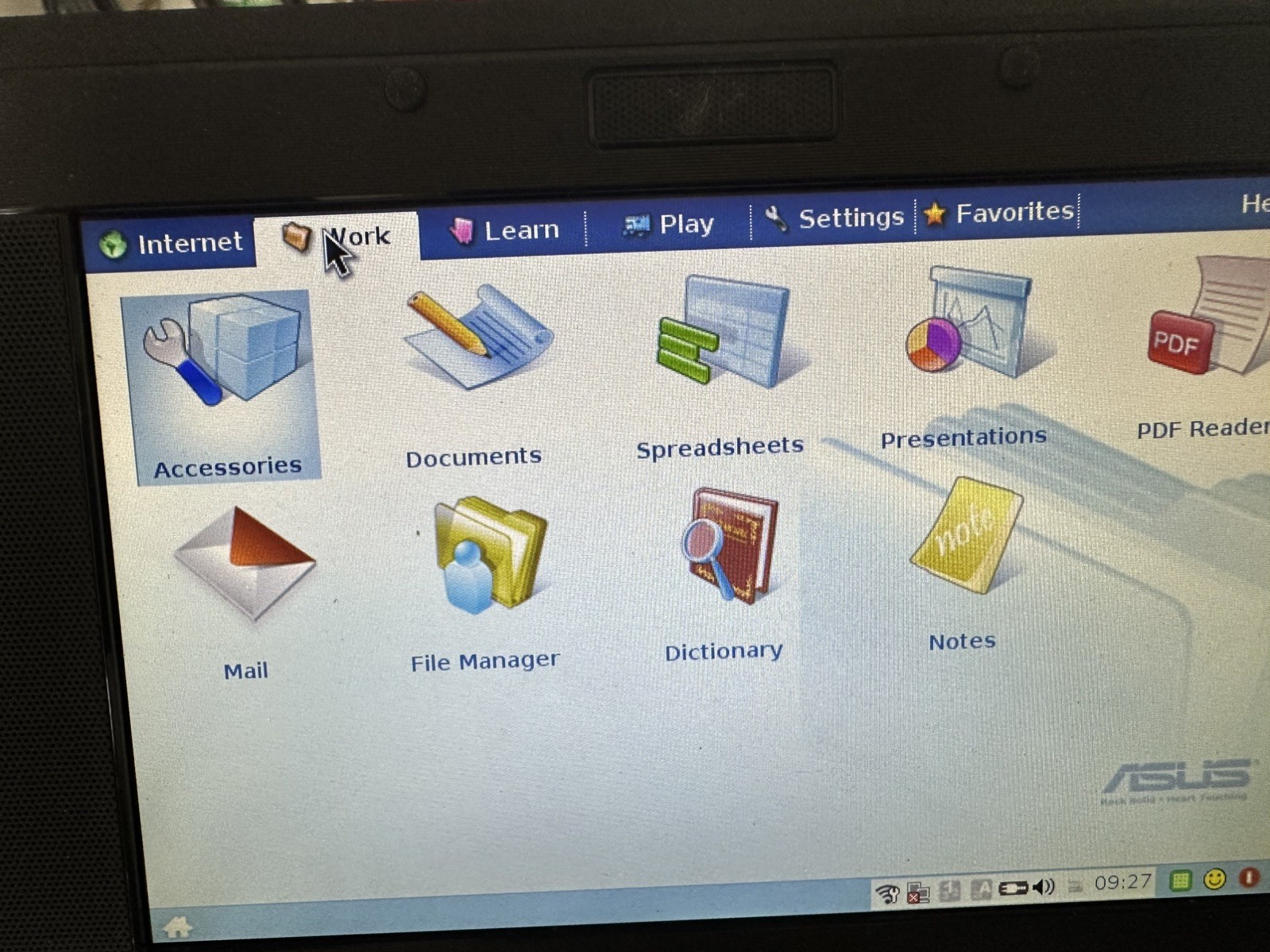 ASUS Eee PC 701 4G Working complete with new power supply 4GB SSD