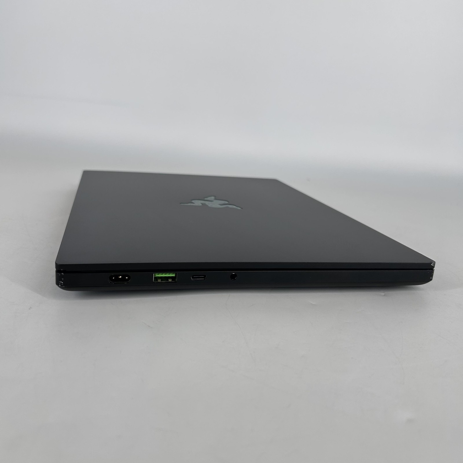 Razer Blade 14 240Hz QHD+ 4.0 GHz Ryzen 9 7940HS 16GB 1TB SSD RTX 4070 Good