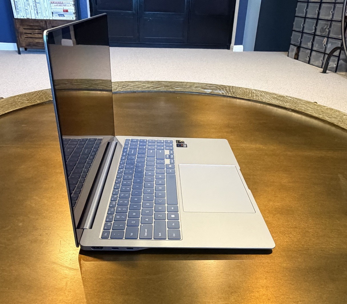 Samsung Galaxy Book4 Edge 16” Screen Copilot+ PC w/ 16 GB RAM + 512 GB SSD