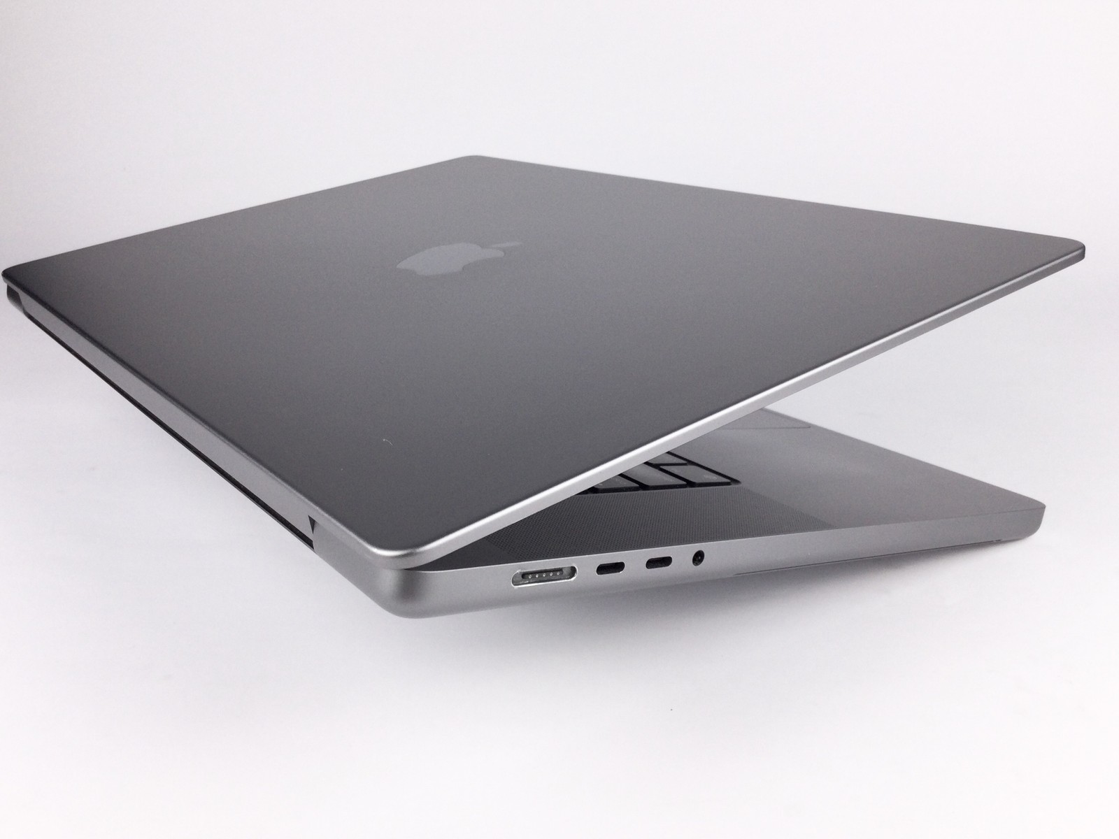 MacBook Pro 16″ Retina 2021 M1 Pro 3.20GHz 32GB 512GB Z14V0016ELL/A No AC *READ*
