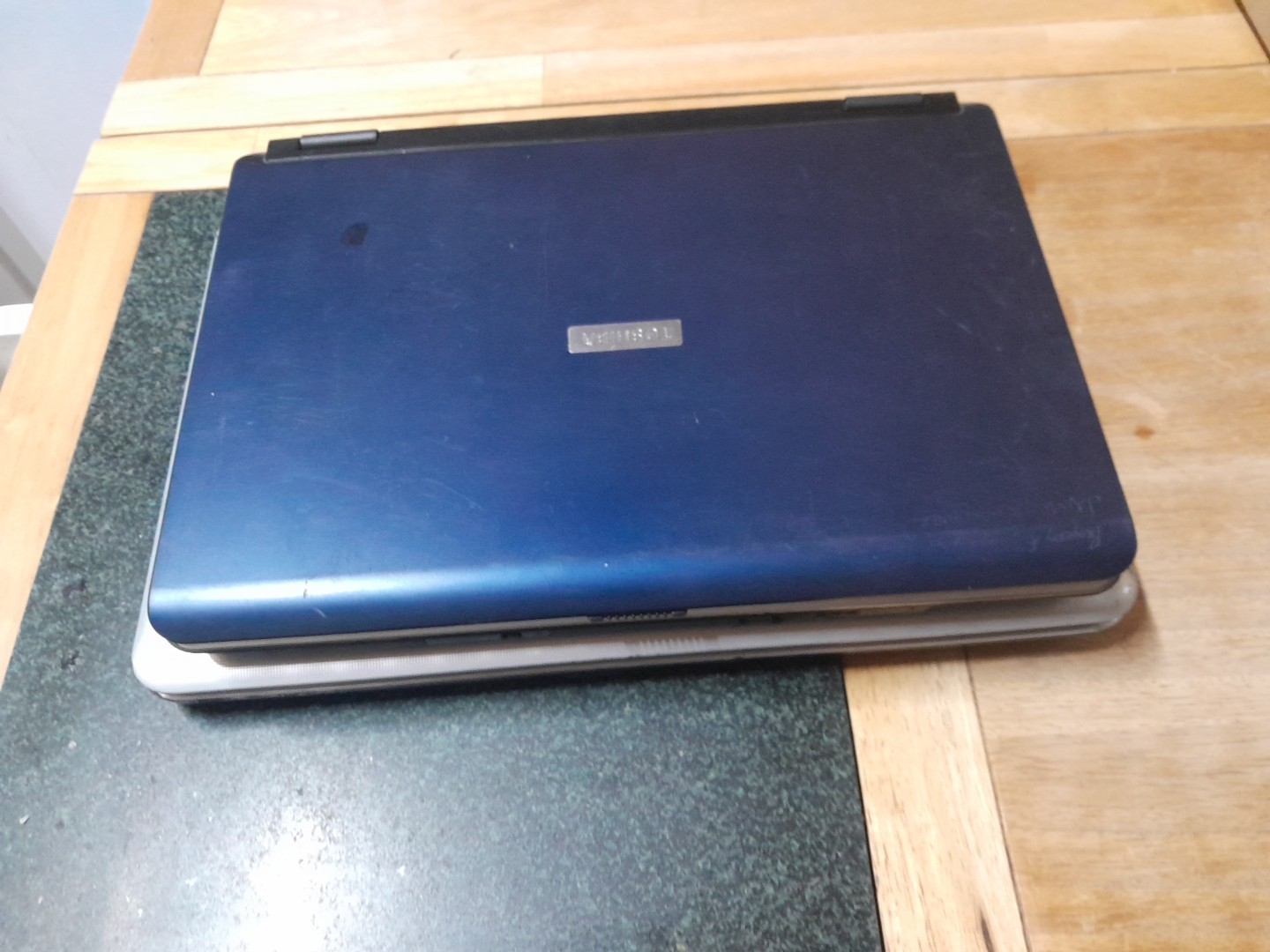 Lot of 2/ Toshiba Satellite M115-S1061 15.6″ and L755-S5355 Laptops – PARTS ONLY