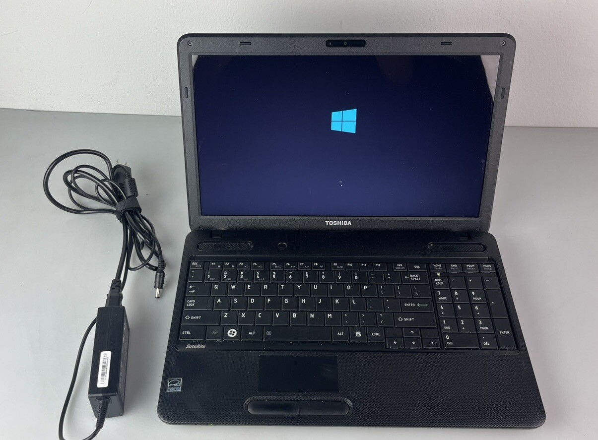 Toshiba Satellite C855d-S5303 AMD E-350 1.60 GHzLaptop Windows 10