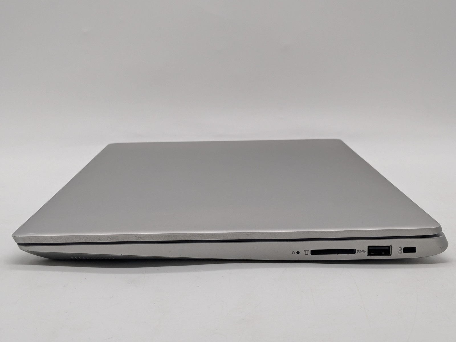 Lenovo IdeaPad 15″ FHD RYZEN 5 2500U VEGA MOBILE GFX 256GB 8GB W11 AMD Radeon