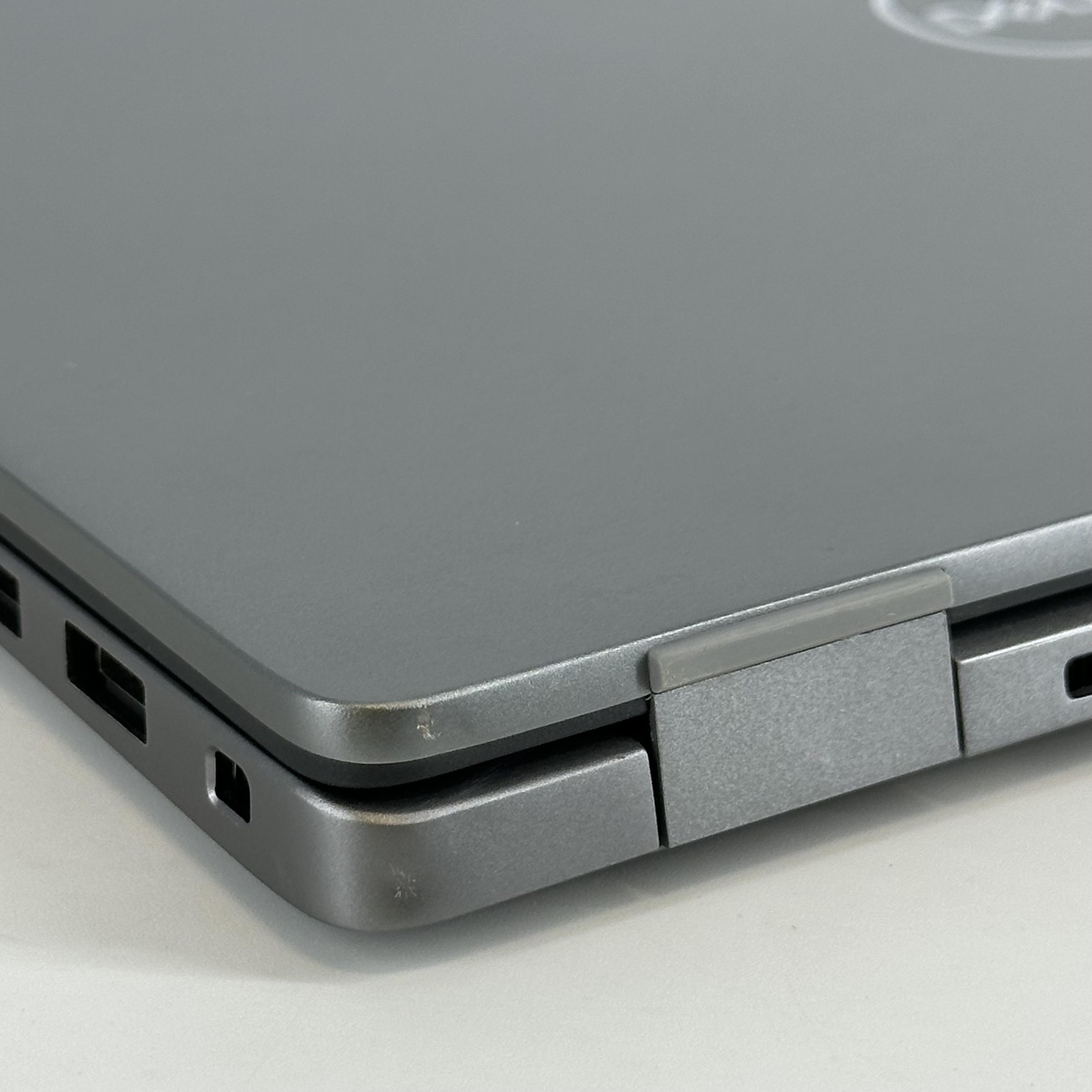 Dell Latitude 7450 14 QHD+ TOUCH 3.8 GHz Ultra 7 165H 32GB 256GB SSD BENT FRAME