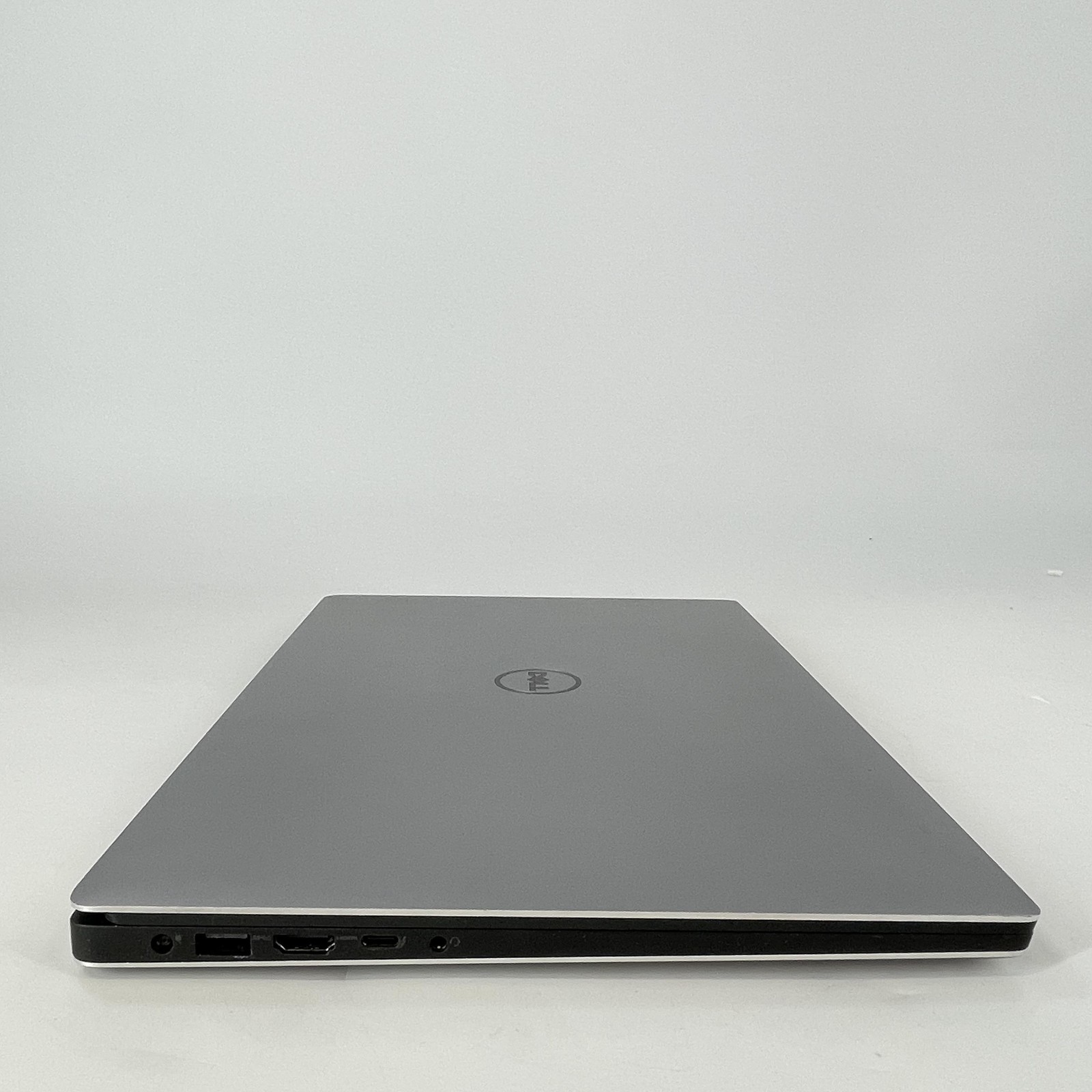 Dell XPS 15 9550 Gray 4K TOUCH i7-6700HQ 2.60GHz 16GB 1TB GTX 960M MAGENTA HUE