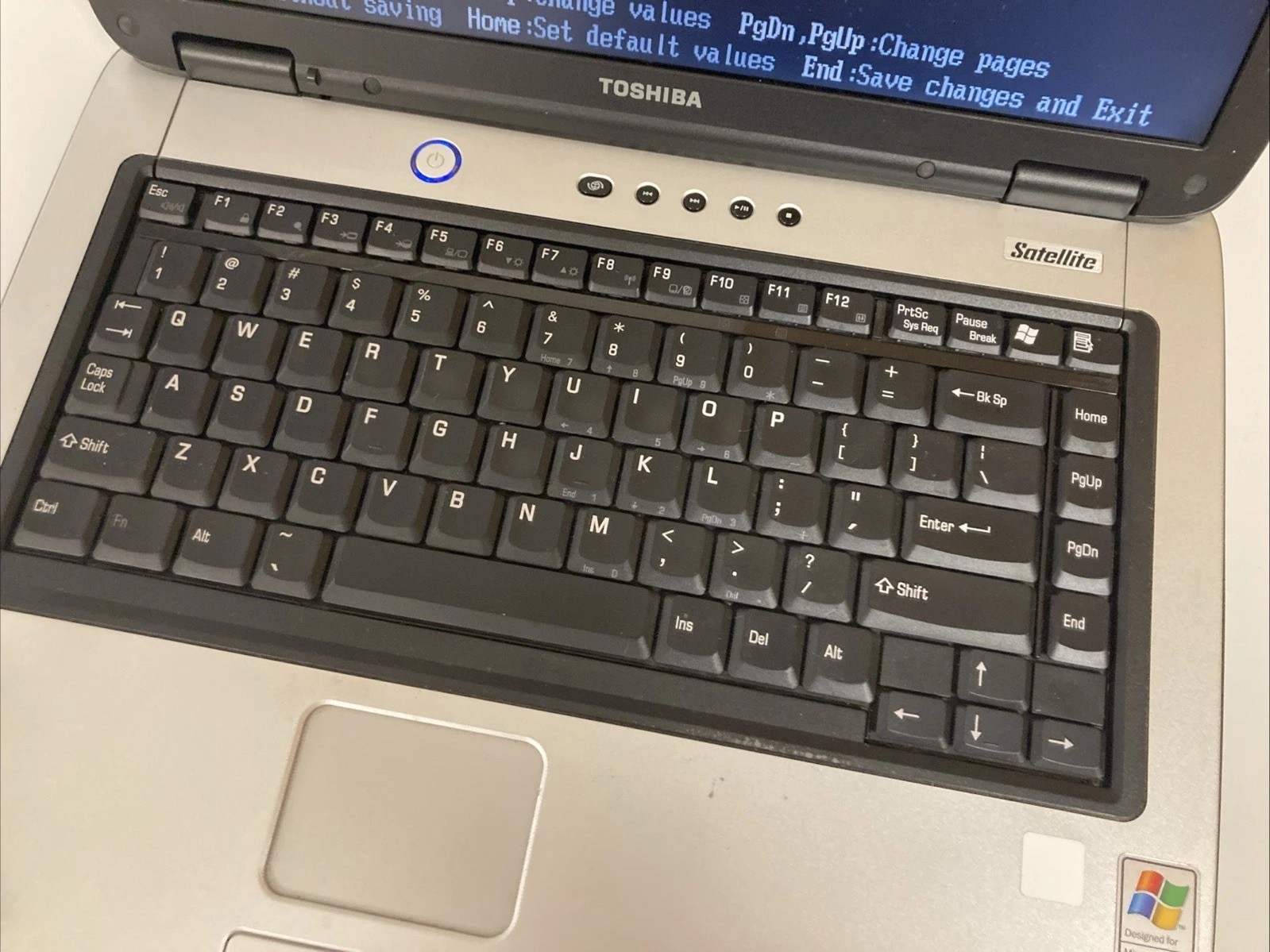 💻 Toshiba Satellite A65-S1762⚙️Pentium 4 ATI | Boots On | No HDD | Parts/Repair