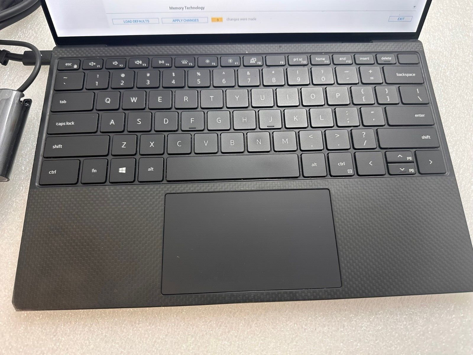 Dell XPS 9300 FHD Intel i7-1065G7 8GB DDR4 Ram 256 NVMe SSD Win 11