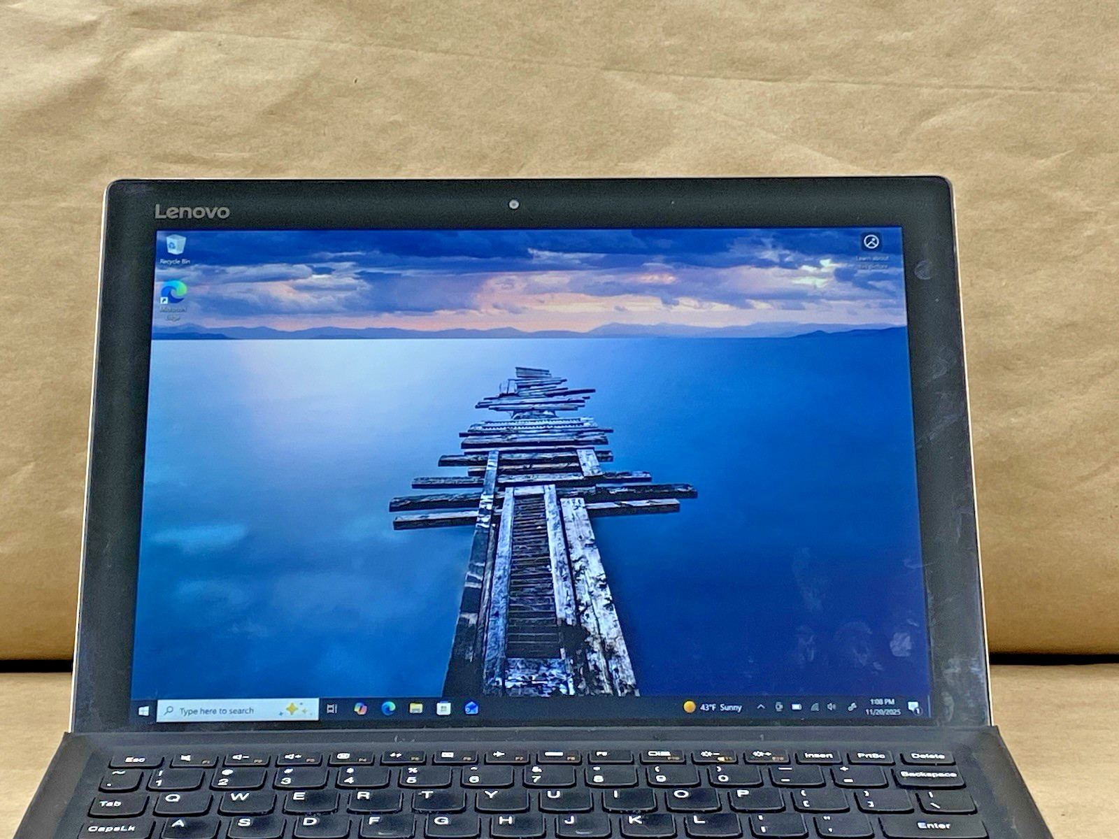 Lenovo 80QL – 12″ 2160*1440 – m5-6Y54 – 4GB – 128GB SSD – Win 10 Pro