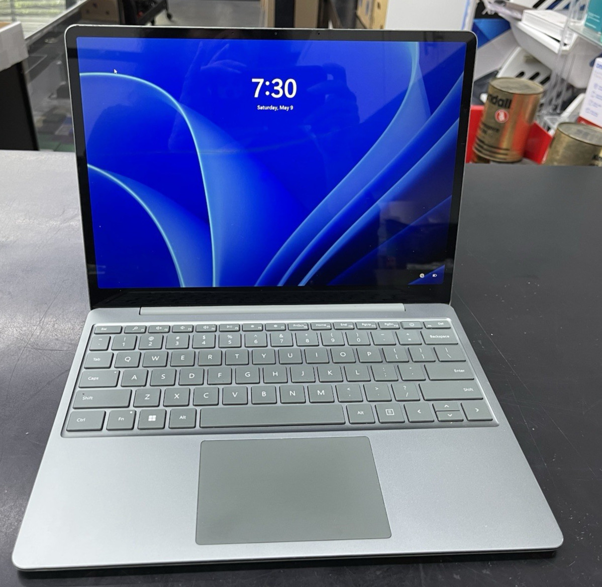Microsoft Surface Laptop Go 2 12.4″ i5-1135G7 2.4Ghz 8GB 128GB Crack in Screen