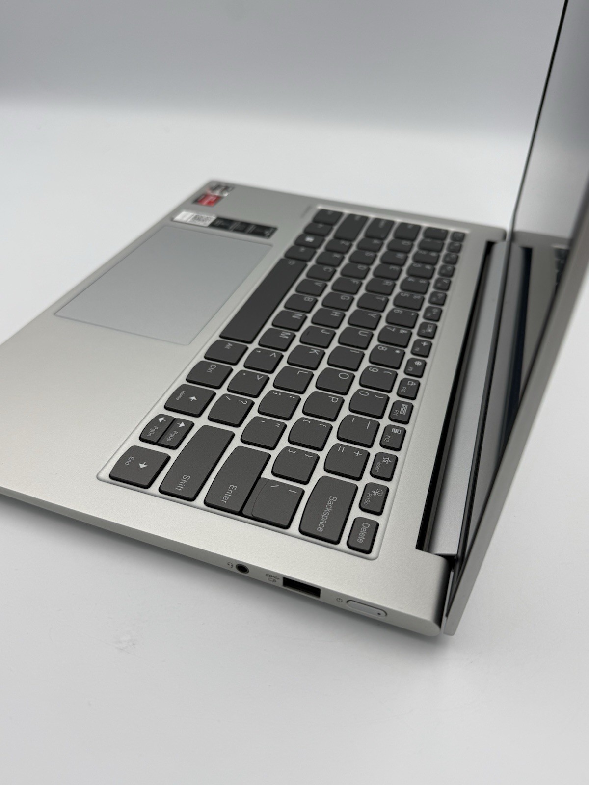 Lenovo Yoga Slim 7 Pro 14ACH5 – 14” 2.2K | Ryzen 9 5900HX | 16GB RAM | 1TB – 34C