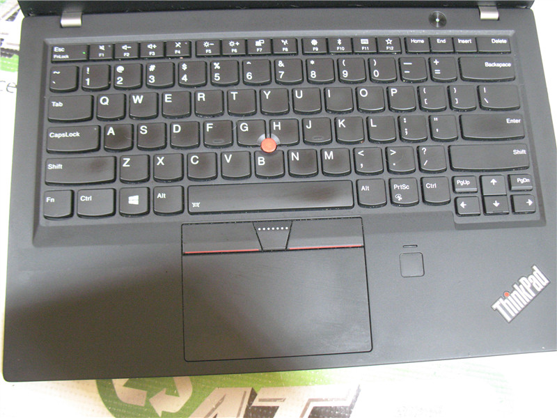 Lenovo ThinkPad X1 Carbon 5th Gen i5-6300U 2.4GHz 8GB RAM NO SSD 14″ FHD NO OS.
