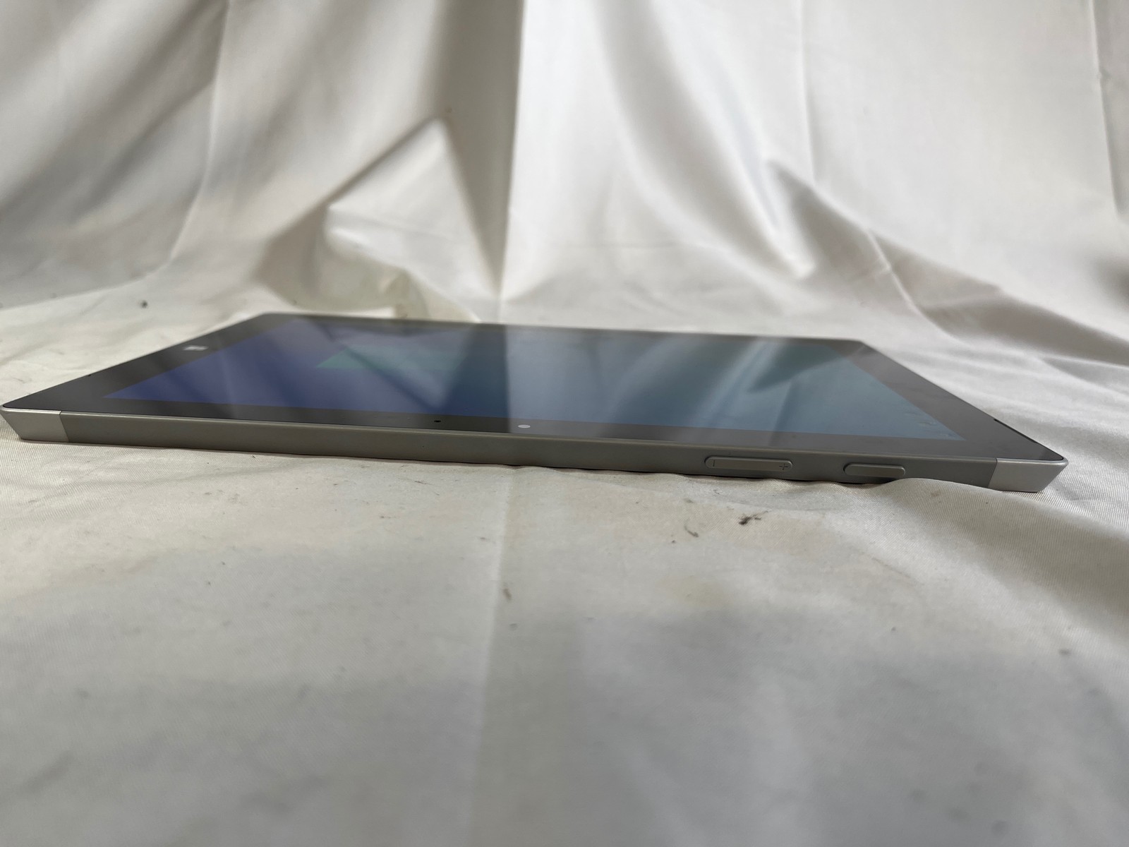 Microsoft Surface 3 Intel(R) Atom(TM) x7-Z8700 CPU @ 1.60GHz 2GB 63GB SSD 10.8″