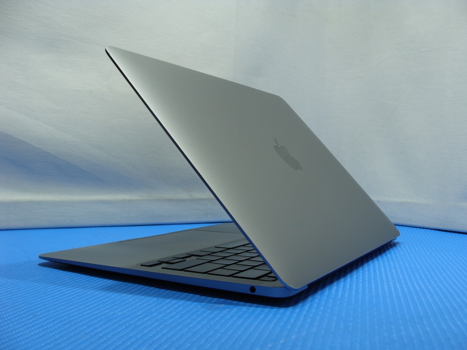Apple MacBook Air 13″ A2179/BTO 2020 i7-1060NG7 1.2GHz 16GB 256GB OS Monterey