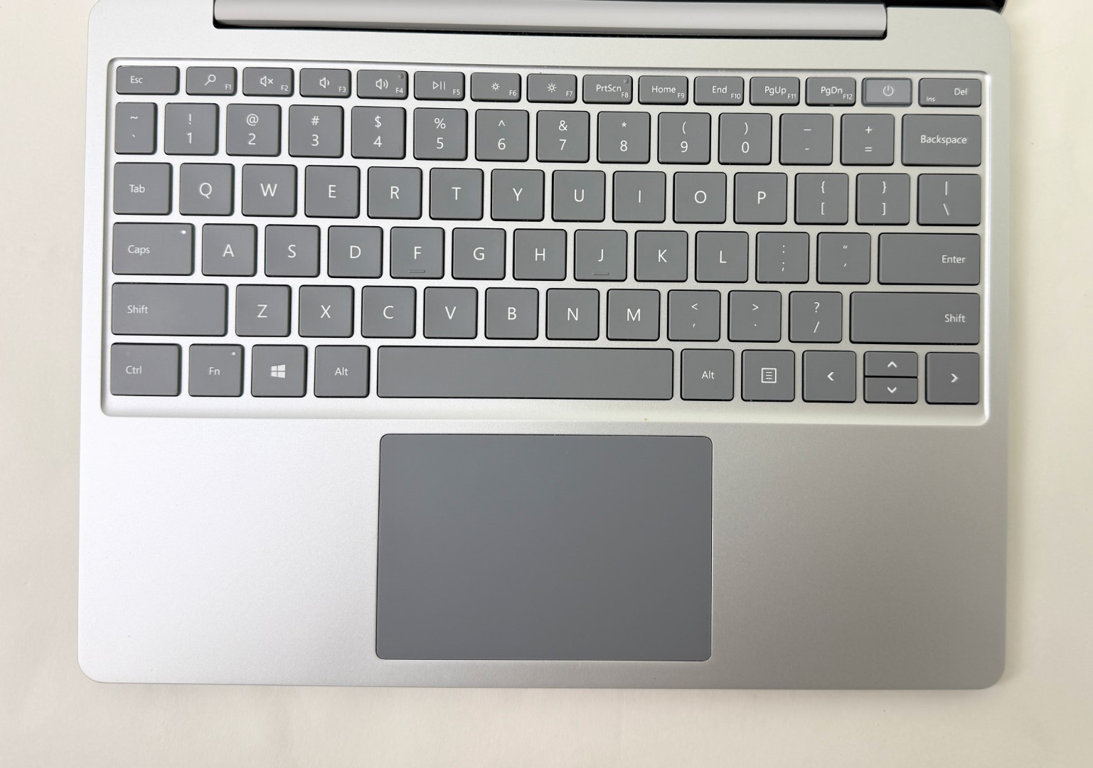 Microsoft Surface Laptop Go 1943 12.4″ Touch i5-1035G1 8GB 128GB W11H – Read