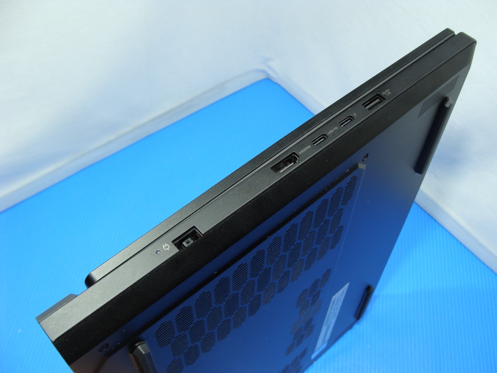Lenovo Legion Pro 7 16IAX10H 16″ WQXGA 240hz Ultra 9 RTX 5080 32GB 1TB SSD W11H