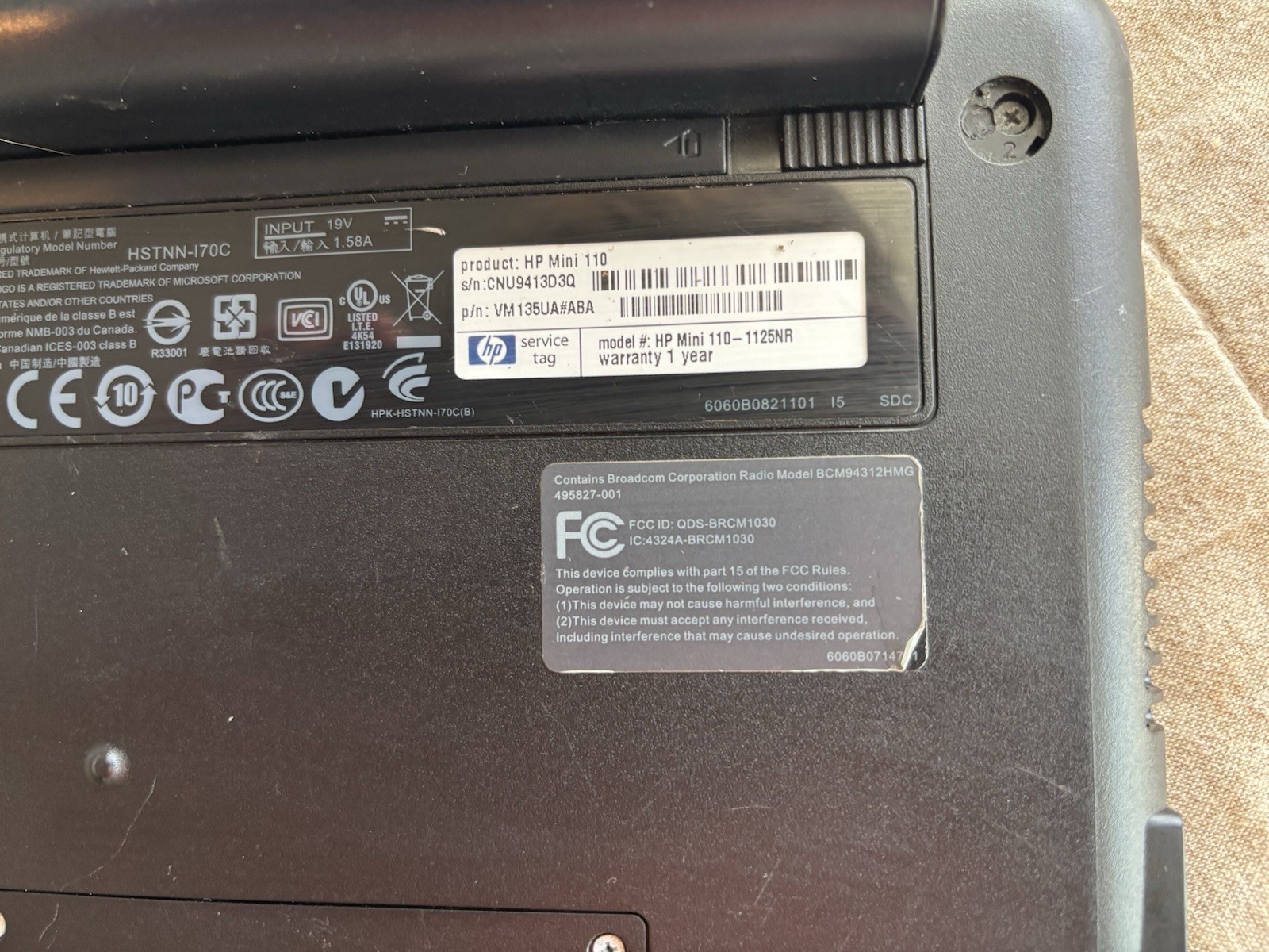 HP Mini 110-3530nr 10.1″ Black Netbook Computer (no charger) Powers On Read Desc
