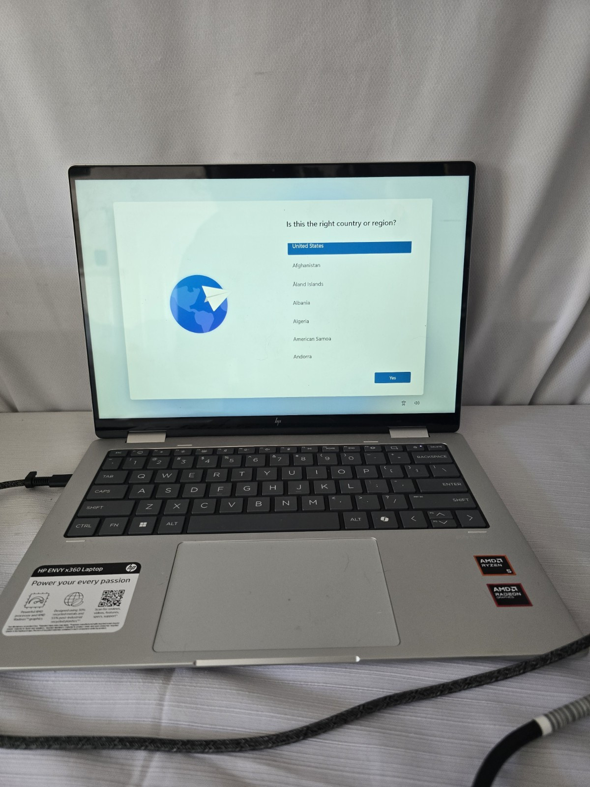HP Envy 2-in-1 14″ Full HD Touch-Screen Laptop AMD Ryzen 5 16GB RAM 1TB SSD