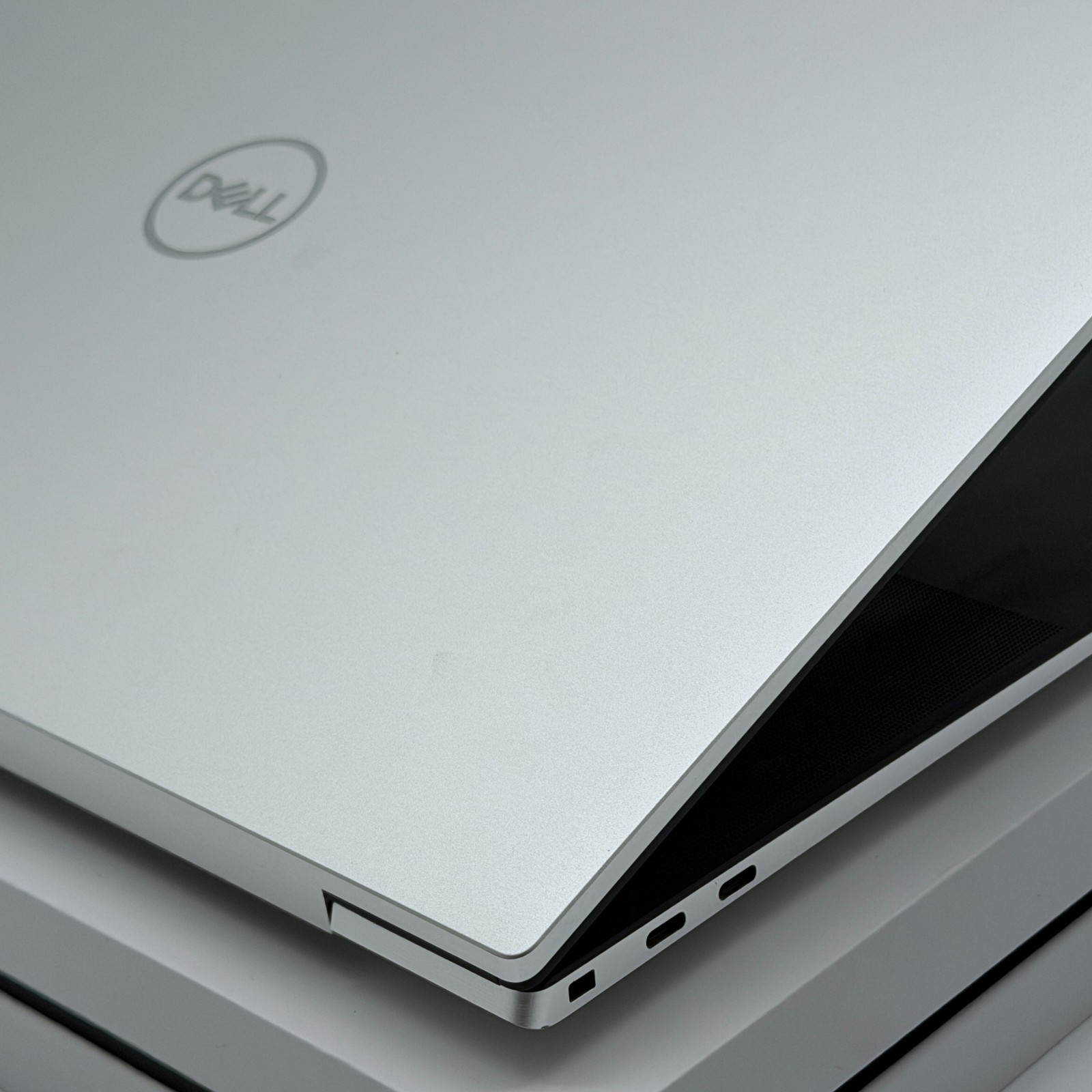 *FAST* Dell XPS 17 – CORE i9 – 64GB RAM – 2TB – NVIDIA RTX 3060 – 4K UHD