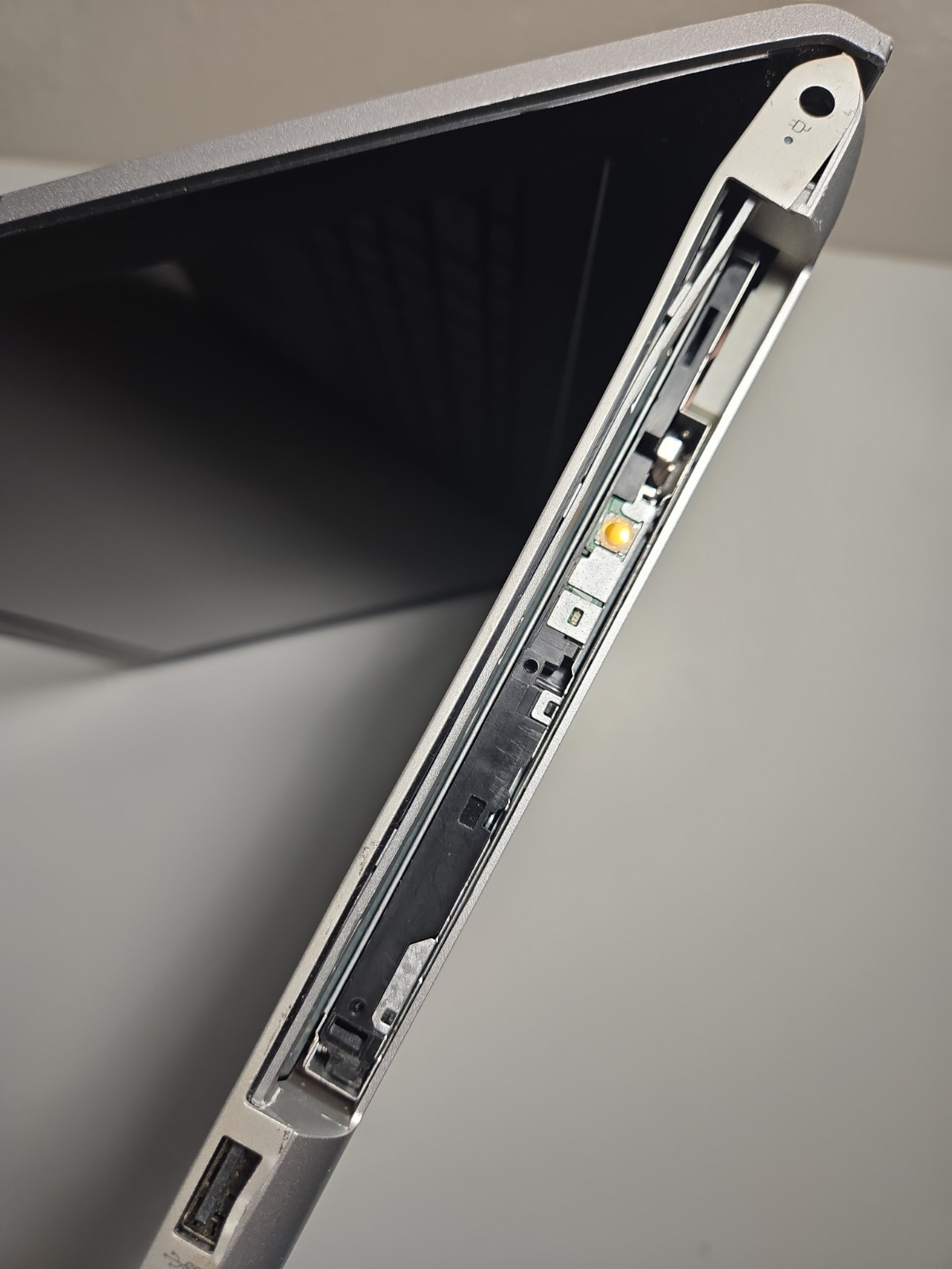 HP Tscr15,6/ i5-8250u/ 8Gb/ ssd 127Gb/Camera/../ Battery Is BAD, NO AC #12