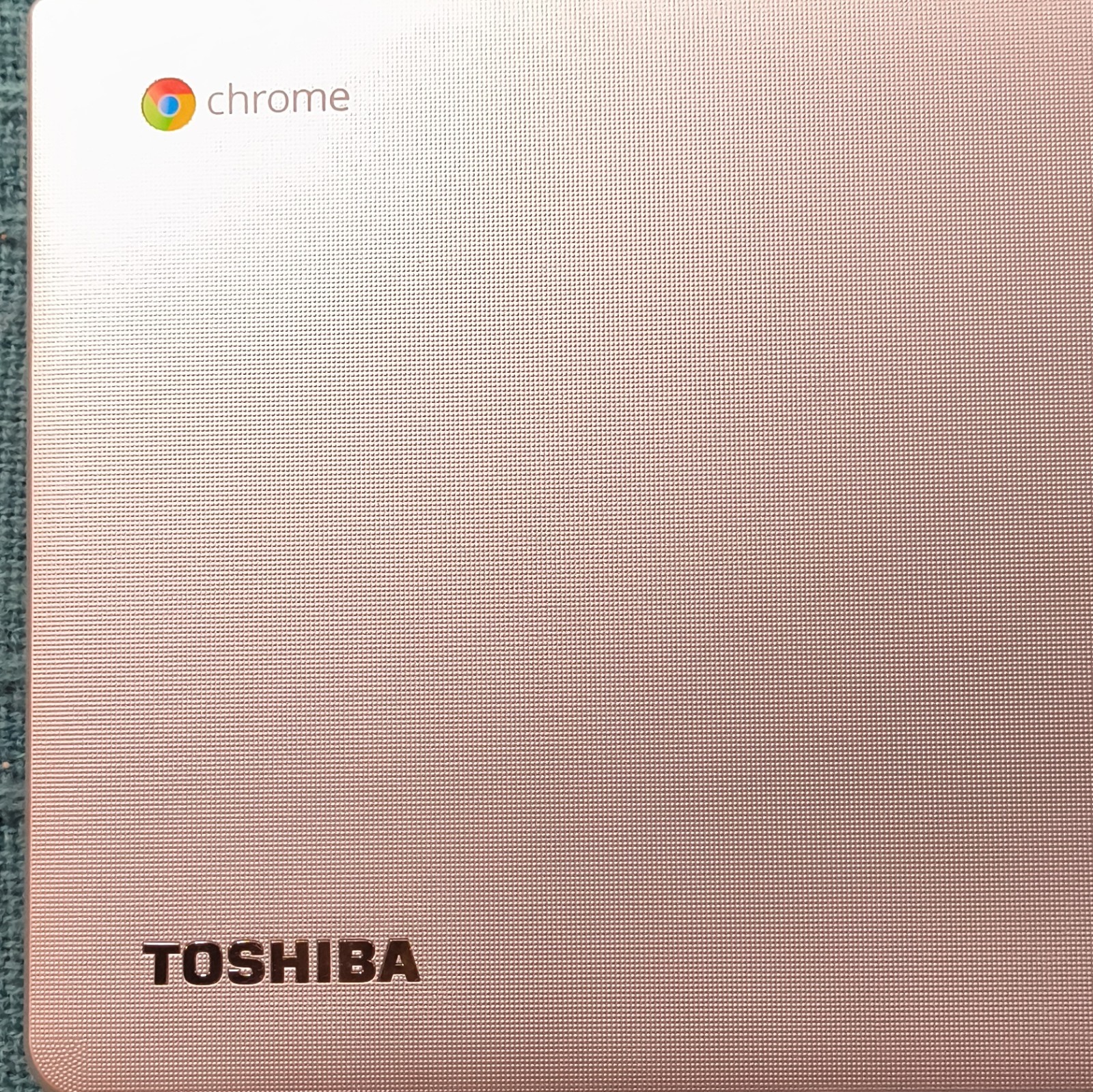 Toshiba Chromebook Intel Celeron 13″ SSD Silver Chrome OS USB HDMI Webcam Wi-Fi