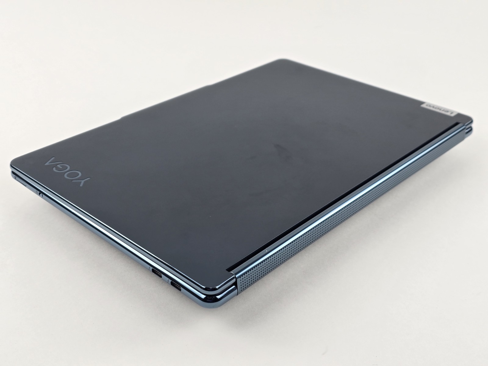 Lenovo Yoga Book 9i Dual 13.3″ 2.8K OLED Ultra 7 155U 16GB 1TB – Used READ