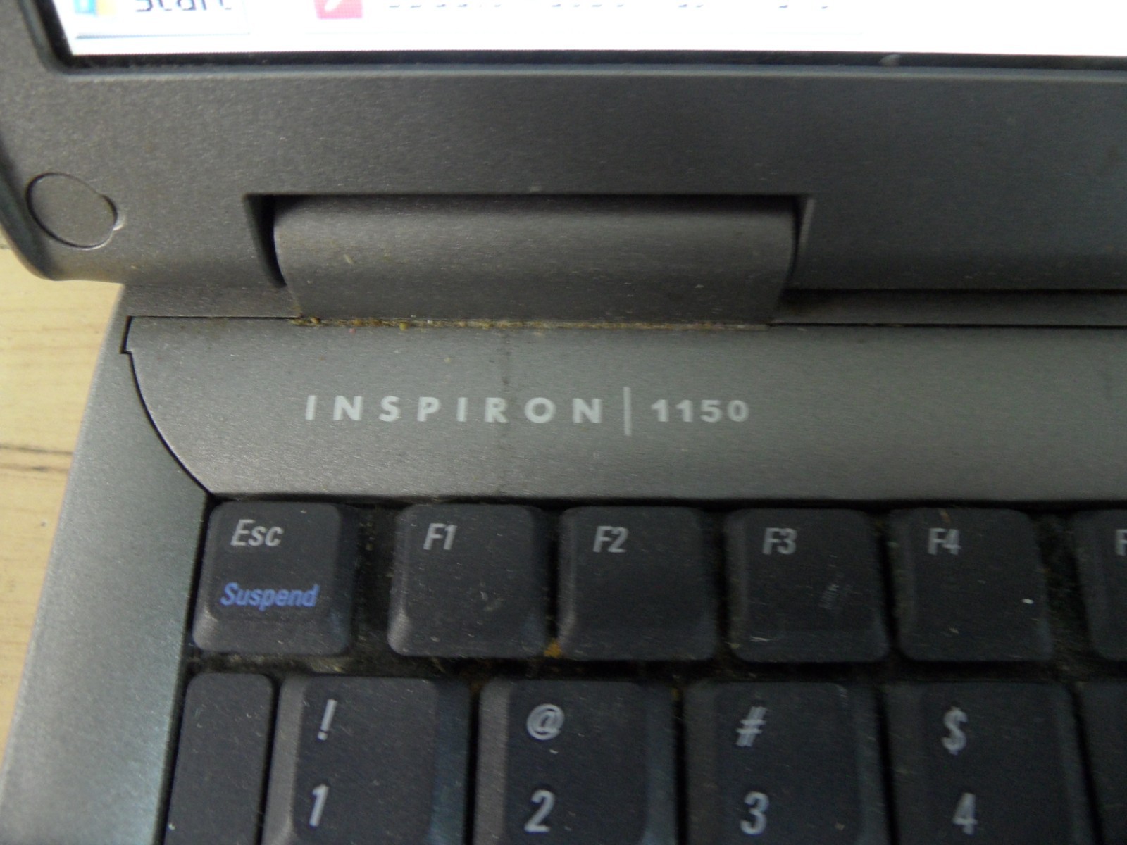 Dell Inspiron 1150 Laptop 4 Parts Booted Windows Hard Drive Wiped Key Missing *