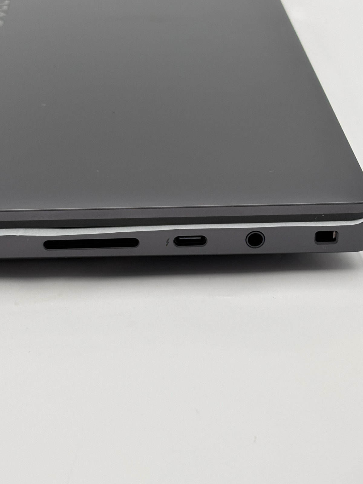 Dell Pro Max 16″ Premium Intel Ultra 7 265H – 64GB/2TB – RTX PRO 3000- Black