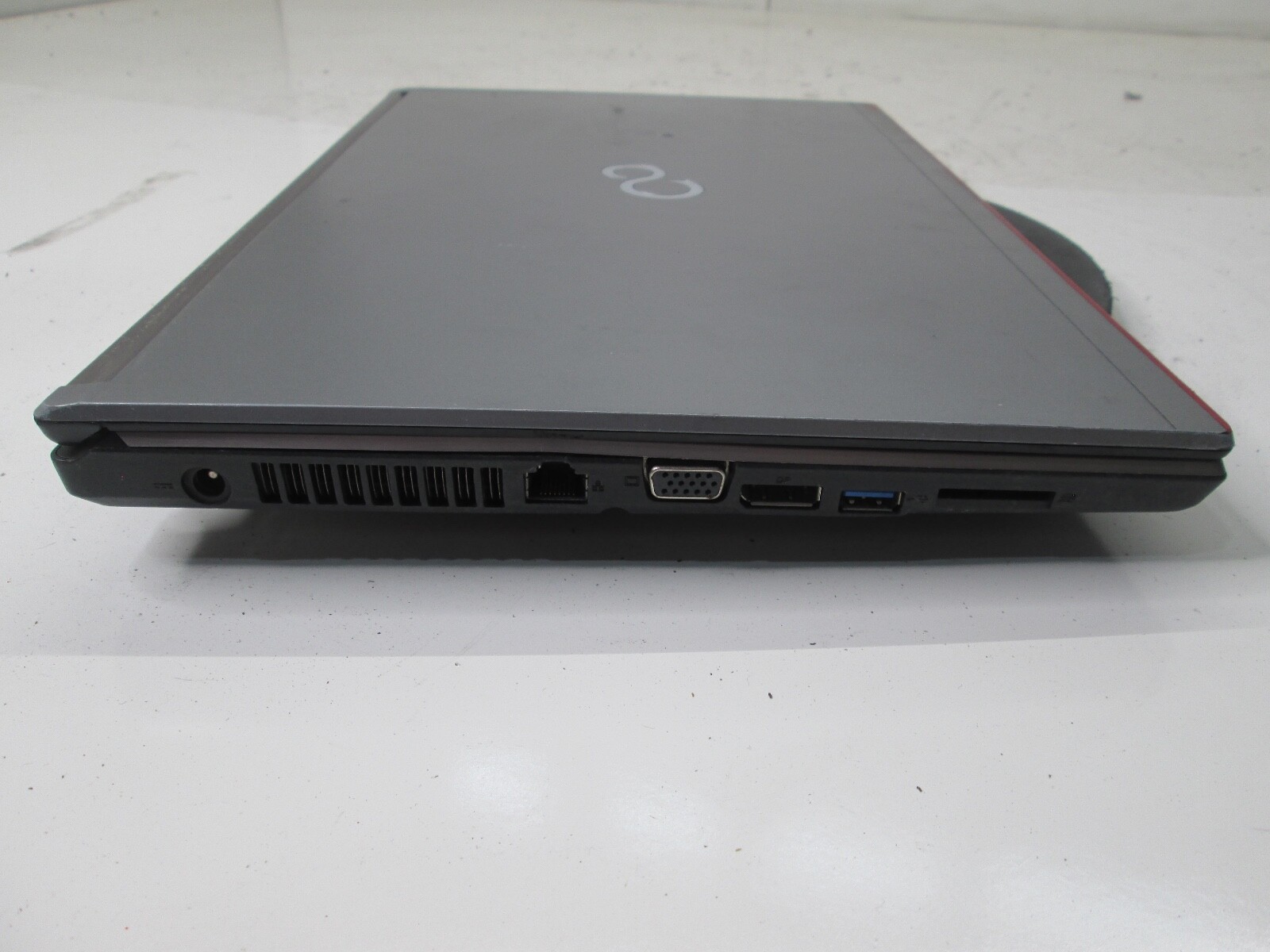 Fujitsu LifeBook E754 Laptop Intel Core i5-4300M 8GB Ram No HDD or Battery