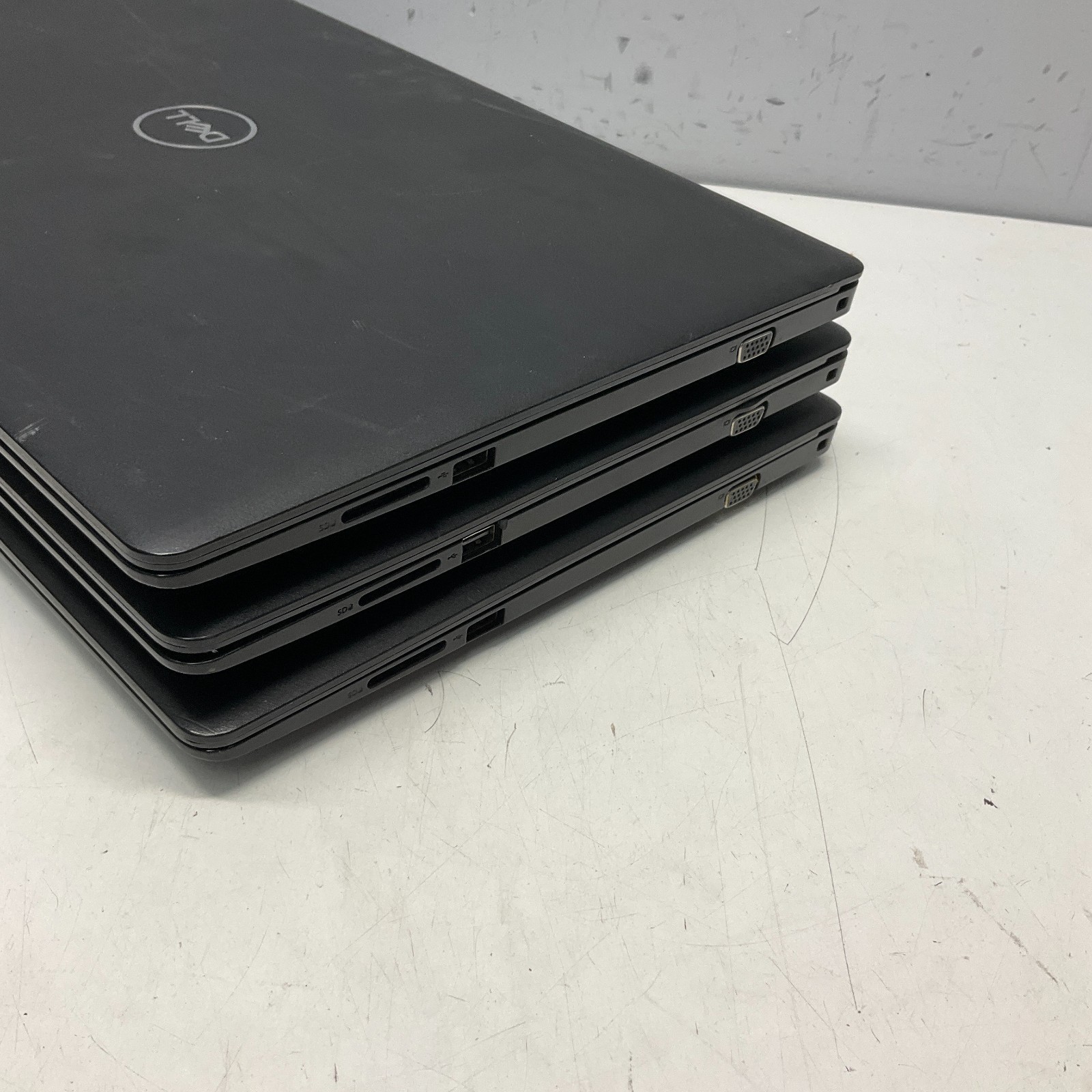 Lot of 3 DELL LATITUDE 3590 15.6″ Intel Core i5-8265U Laptop BROKEN LCD AS IS