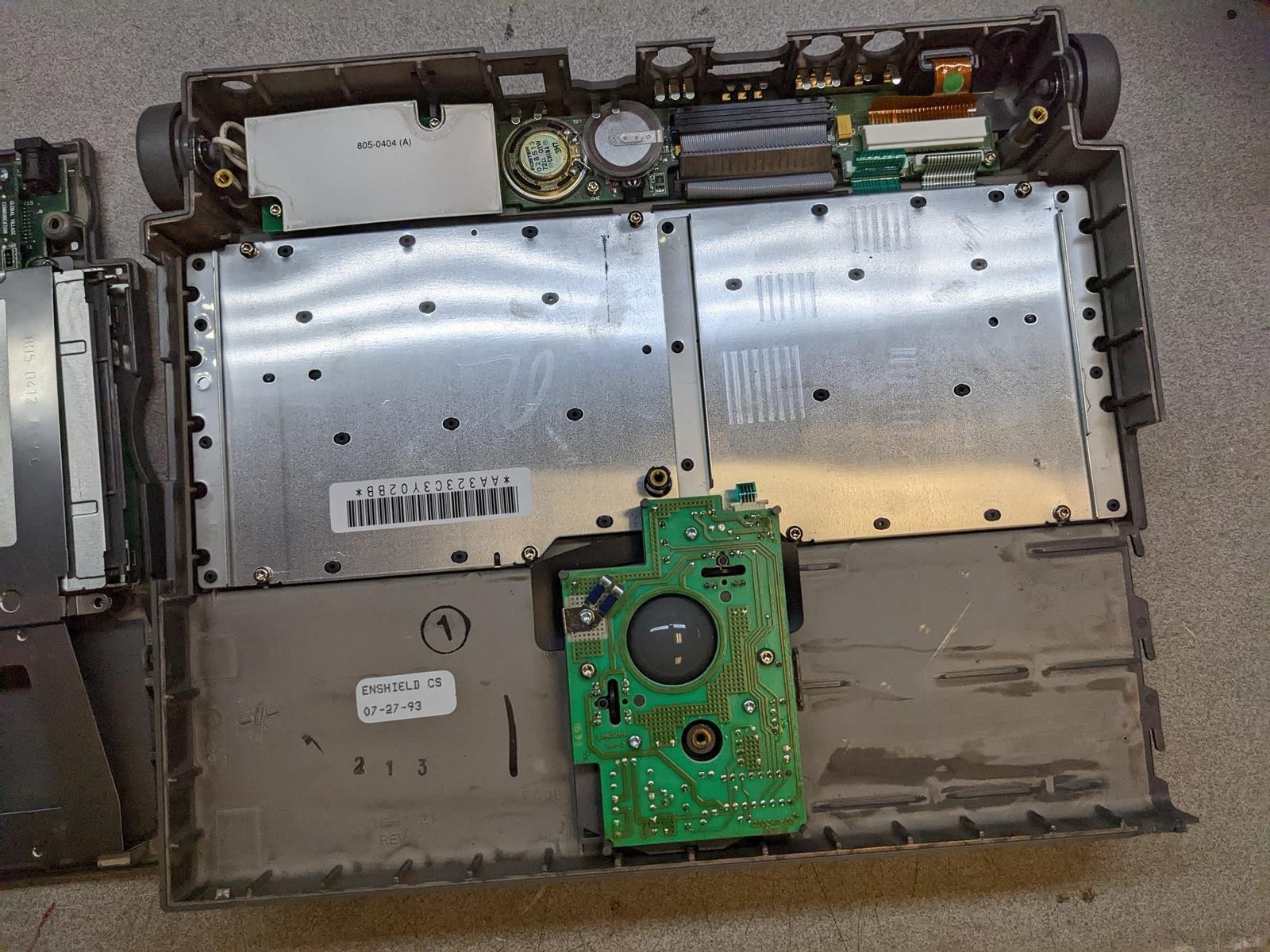 APPLE POWERBOOK 180 (M4440) 68030 @ 33Mhz, 4MB RAM, NO HDD/OS – (FOR PARTS)