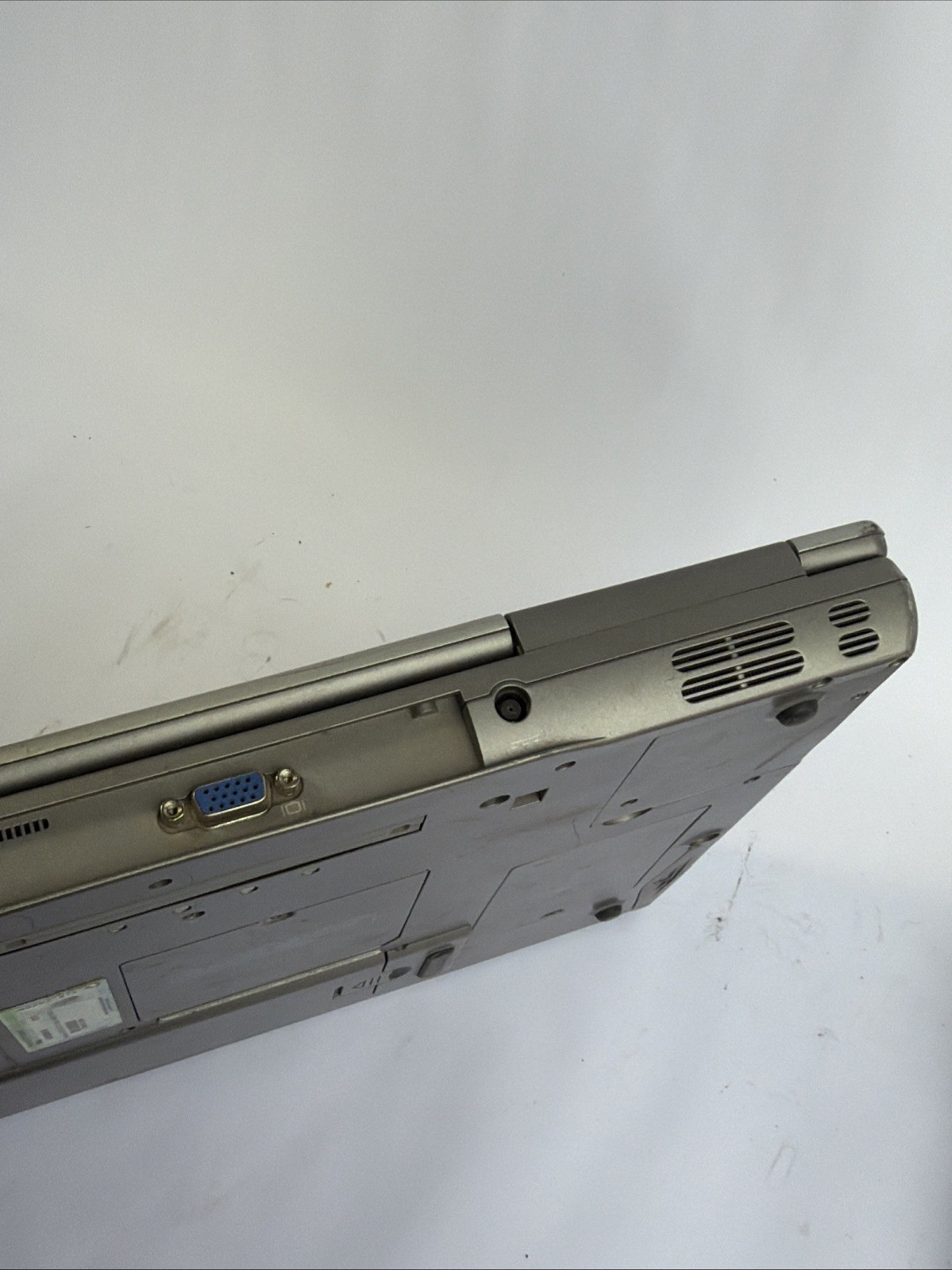 Dell Inspiron 8600 15″ Windows XP Laptop Radeon 9600 1680×1050 9 Pin Serial NICE