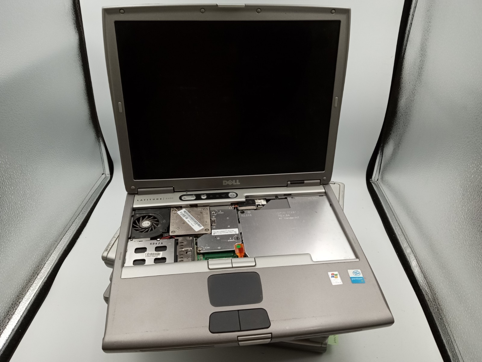 Lot of 6 – Dell D600 / 600m 14″ Laptops Intel Pentium CPU – PARTS / REPAIR -RR