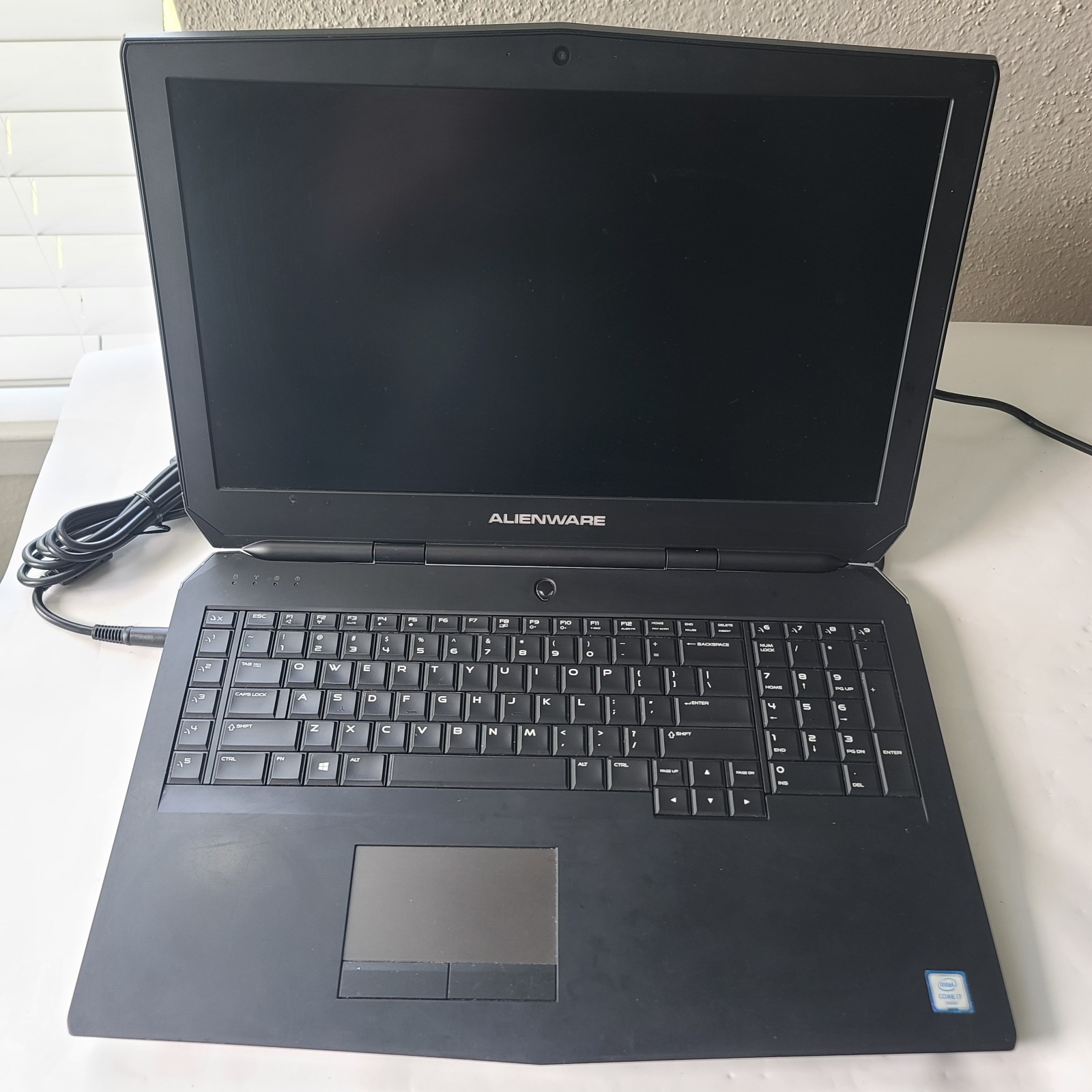 Alienware 17 R3 i7-6700HQ, GTX 970M 256GB SSD 1TB HDD Read Description