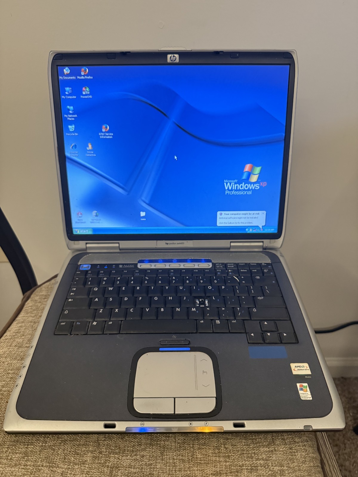 HP Pavilion ze4400 Laptop XP Pro AMD Athlon XP 2200+ 960MB RAM 30GB HDD
