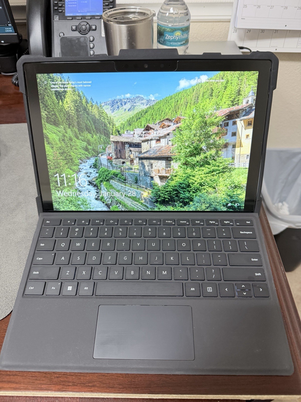 Microsoft Surface Pro 7 16GB 256GB i5-1035G7 Wi-Fi + Cover Keyboard + UAG Case