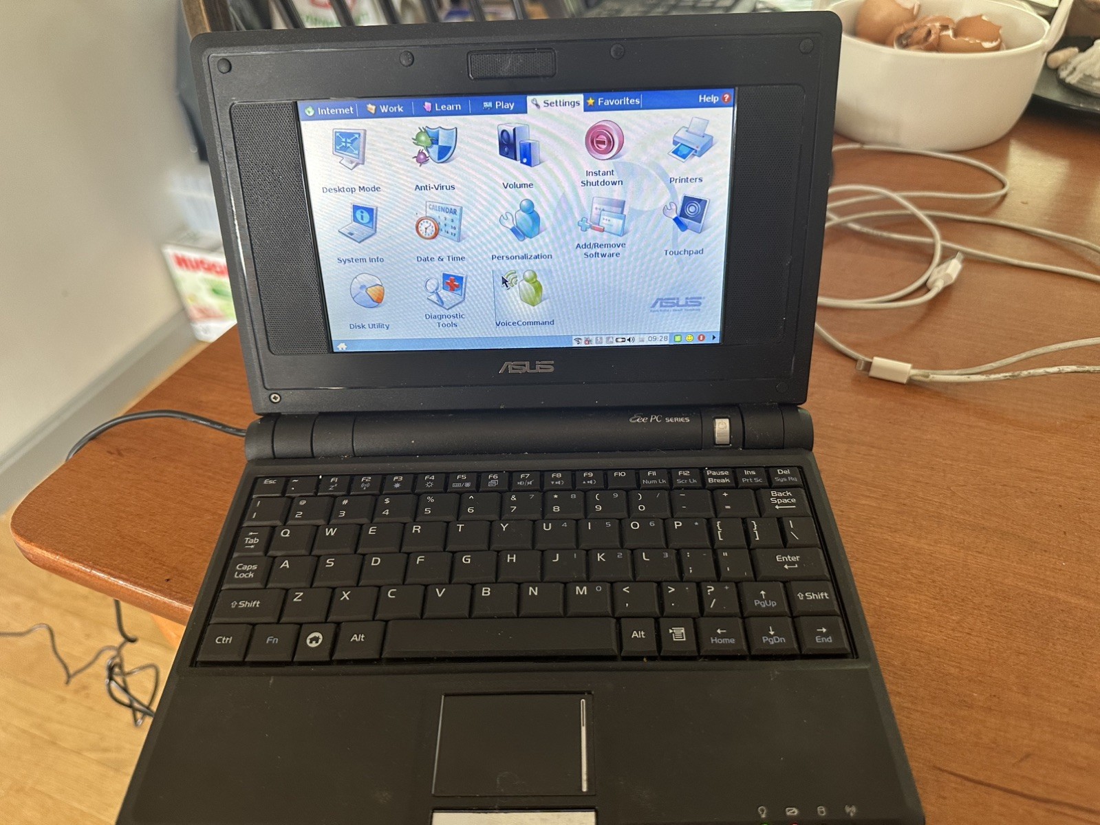ASUS Eee PC 701 4G Working complete with new power supply 4GB SSD
