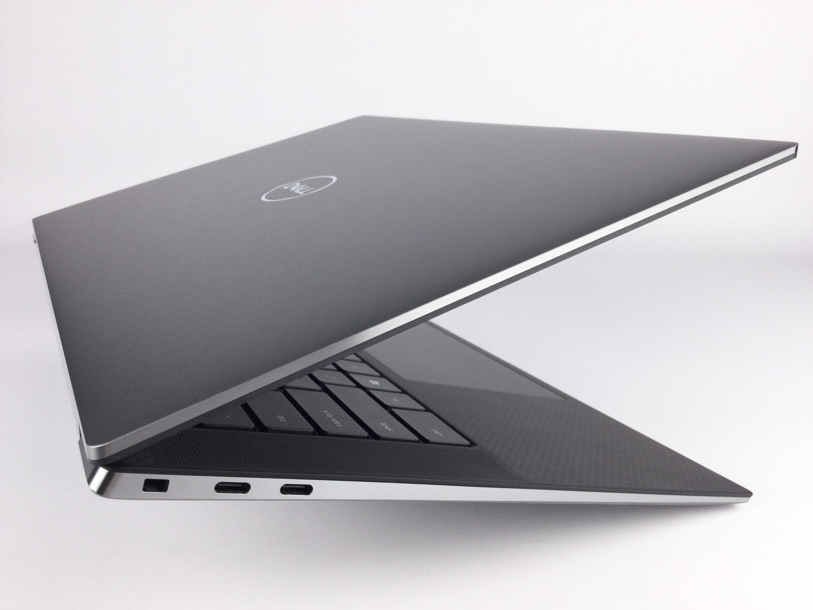 Dell Precision 5550 15.6″ i7-10850H 2.70GHz 32GB 1TB T1000 Win 11 No AC