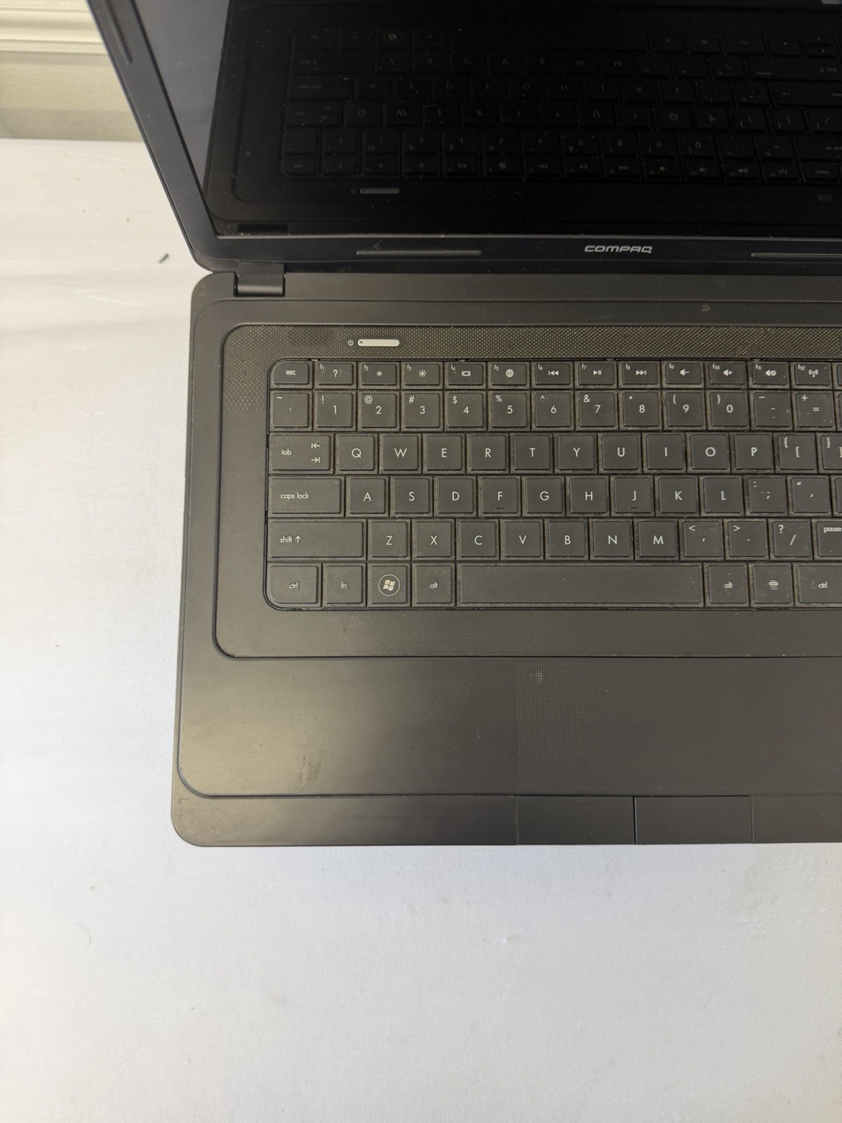 Compaq Presario CQ57 Laptop – Good Screen – Intel Celeron B800 – Read Des
