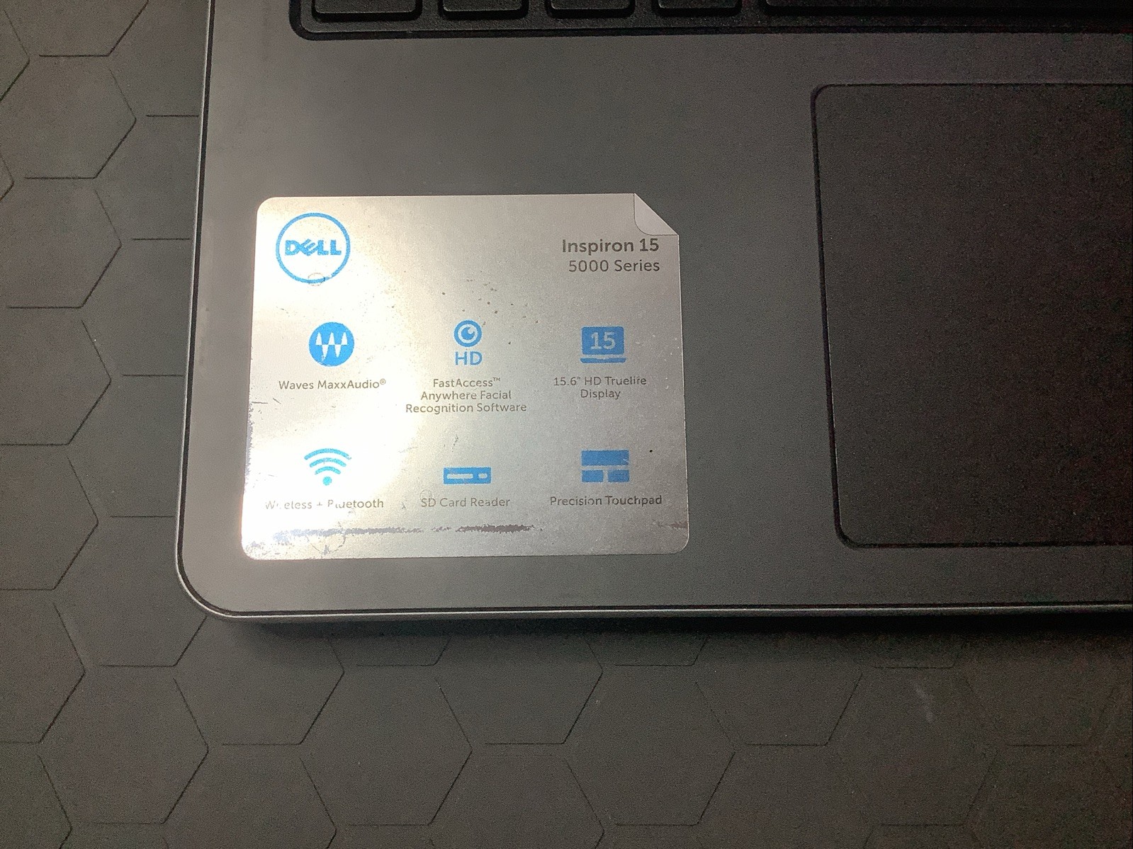 Dell Inspiron 15 5000 series- AMD E2-7110/4GB RAM/ 1000GB HDD/Linux Mint