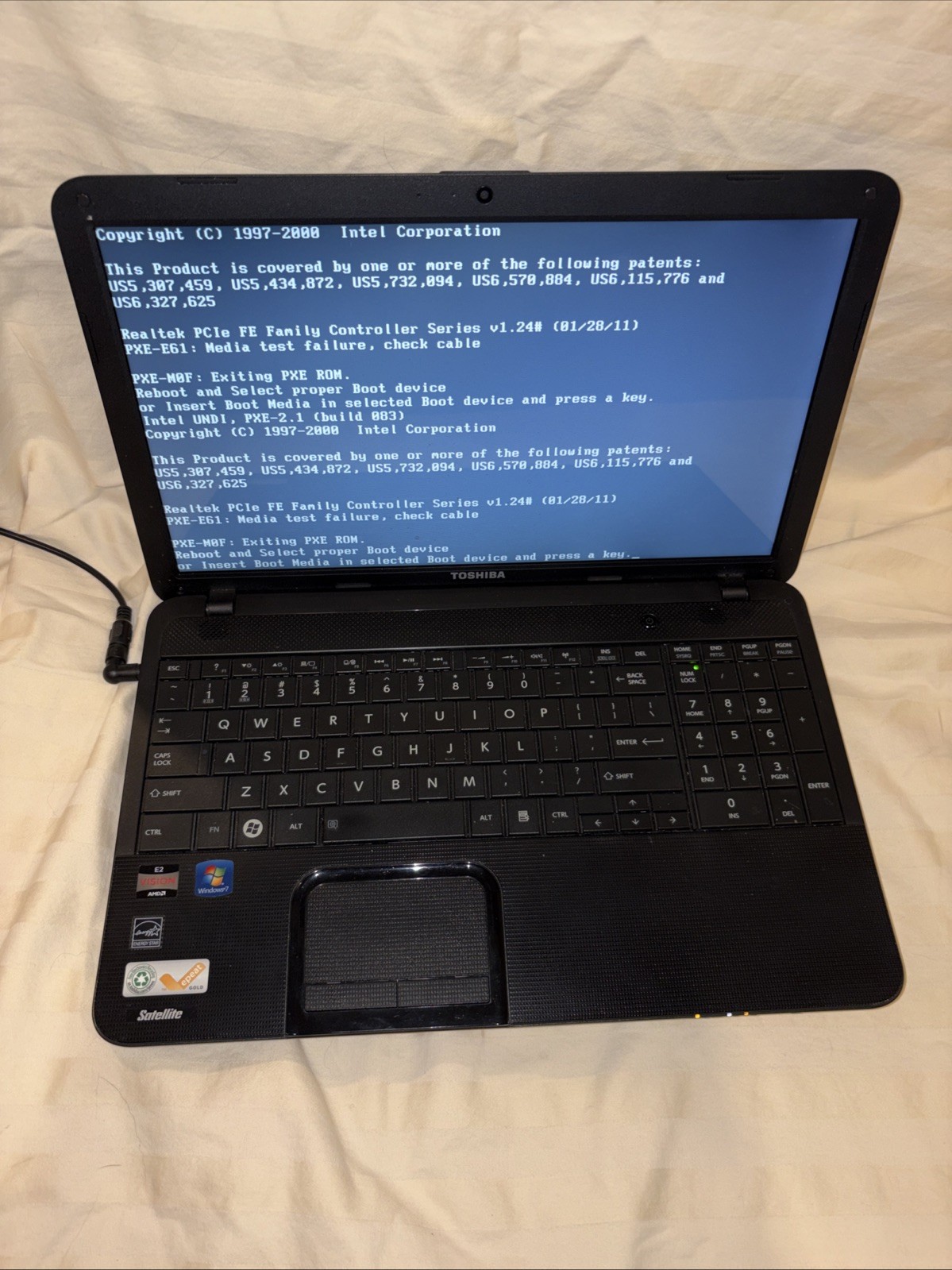 Toshiba Satellite C855D-S5205 AMD E-450 1.65GHz 4 GB NO HDD