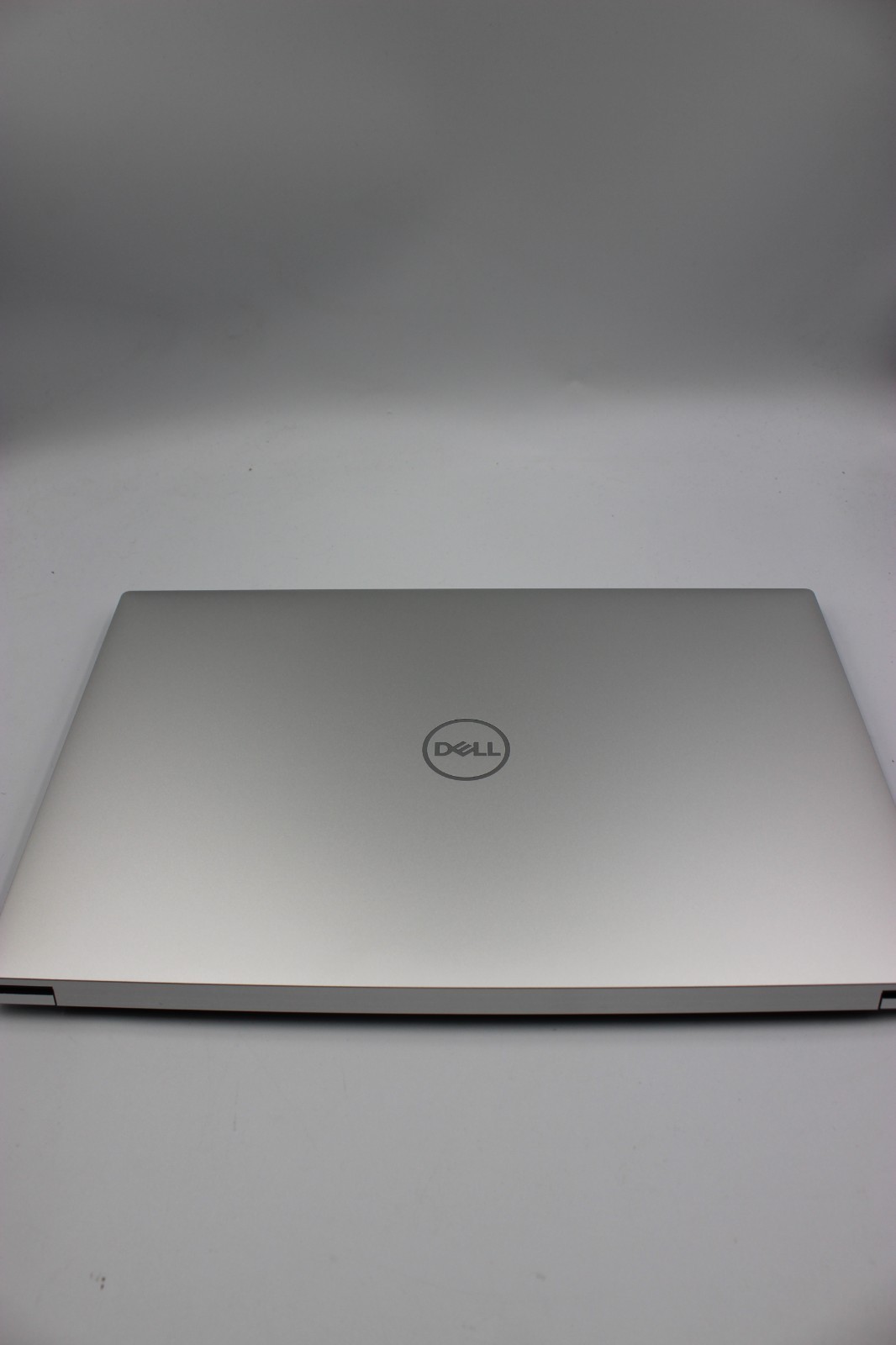 DELL XPS 15 9500| Intel i7-10750H| 32GB RAM| 1TB SSD| GTX 1650Ti| Charger!