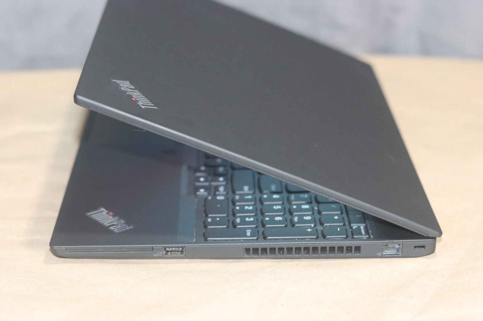 Lenovo ThinkPad T15 Gen 1 1.6 GHz i5-10210U 16GB Ram 256GB SSD – Very Good
