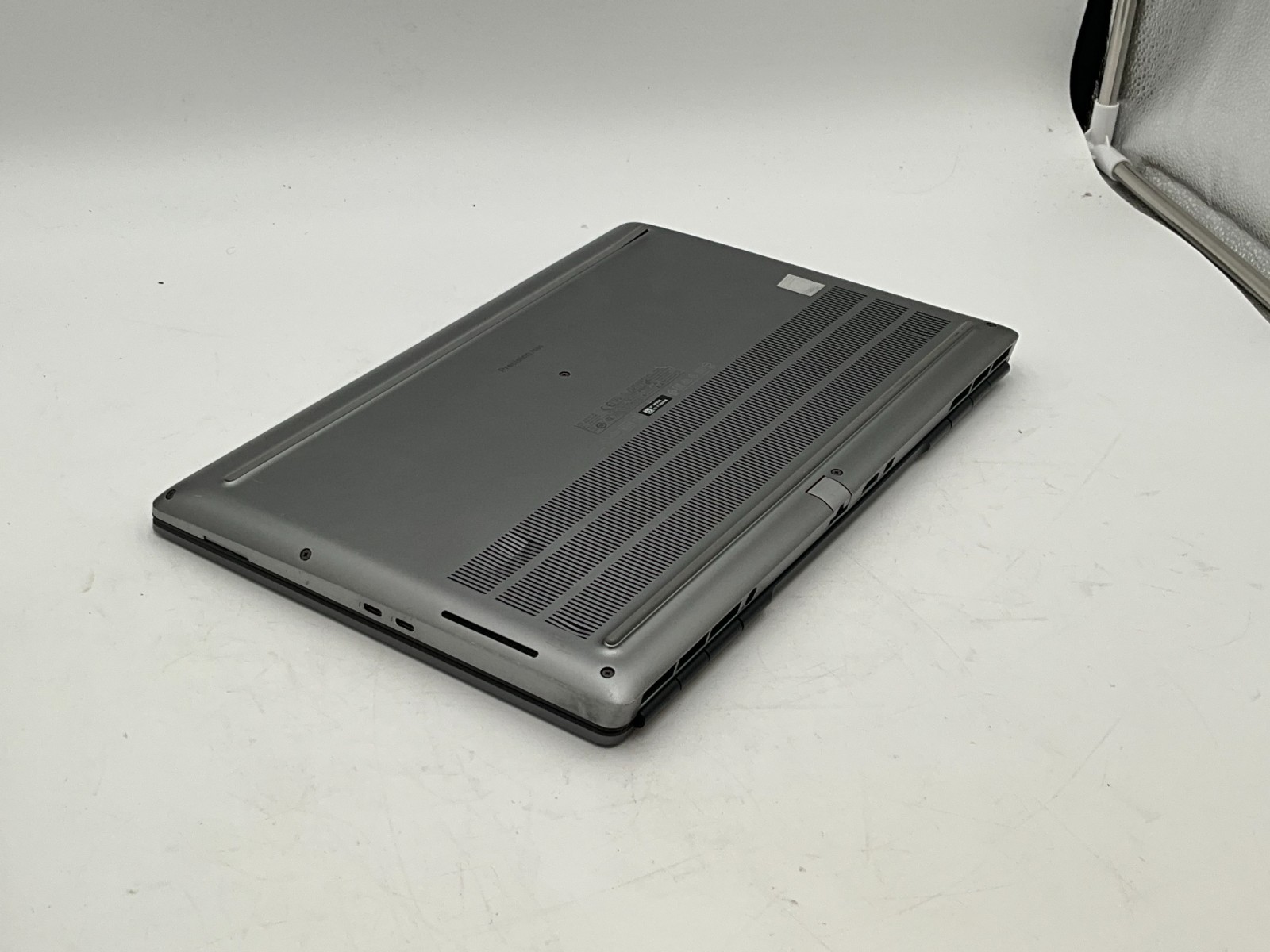 DELL Precision 7560 i7-11850H 2.50G 32GB 1tb T1200 15.6″ WIN11 H6F57M3