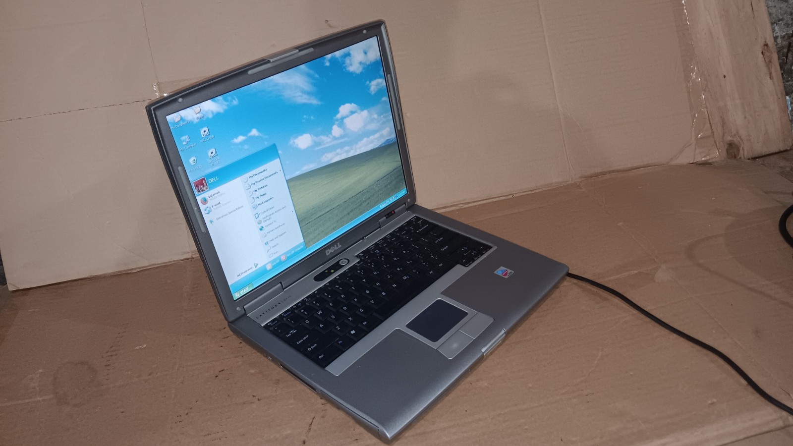Vintage Dell Latitude D510 Laptop Windows XP pro SP3 Serial port Parallel port