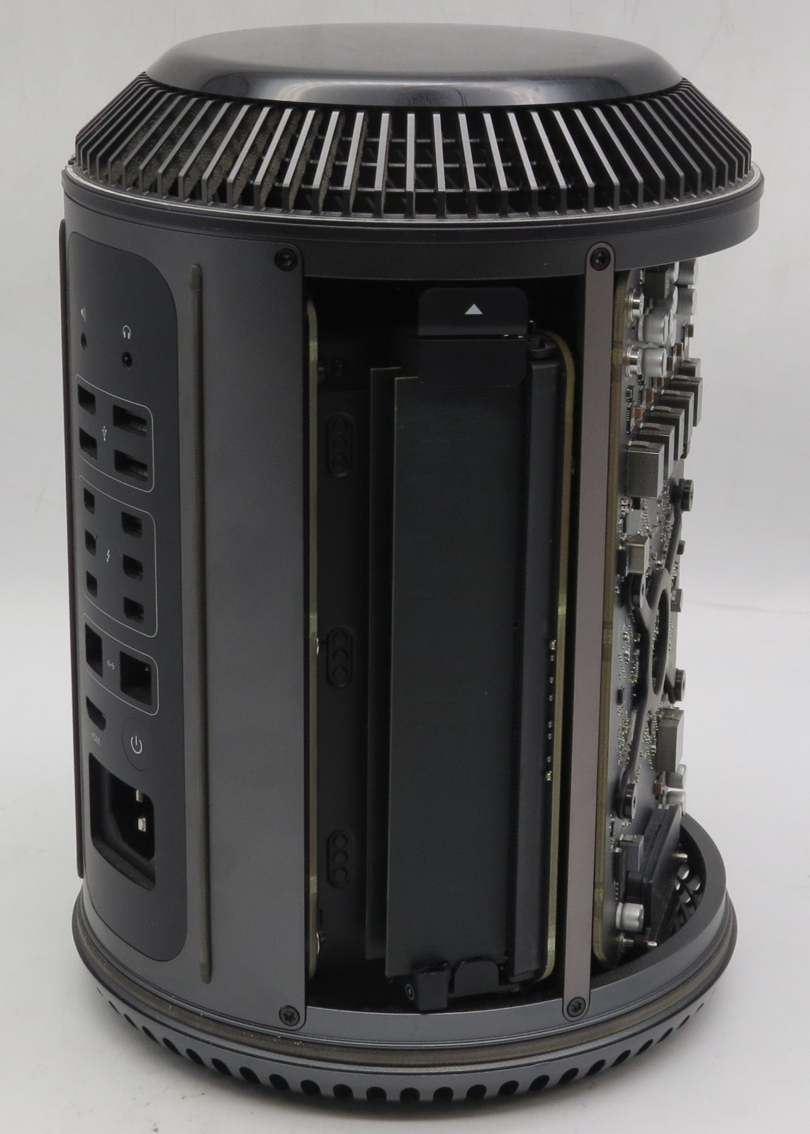 Apple Mac Pro/Xeon E5 @ 3.5 GHz/16GB RAM/AMD FirePro/ No Storage/No OS