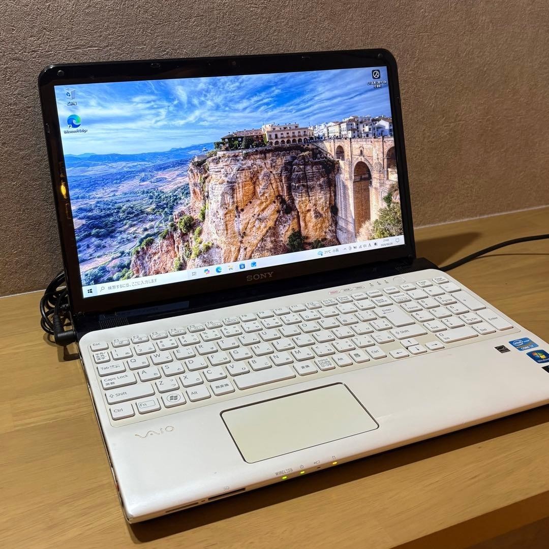 SONY VAIO SVE151B11N Tested Core i7 8GB 700GB HDD 15.5″ Windows 10 Laptop